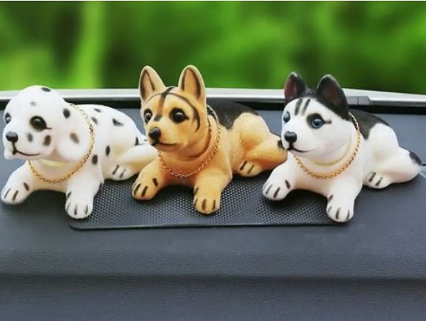 🎁For Animal Lovers -🐶 Funny Car Dog Ornament