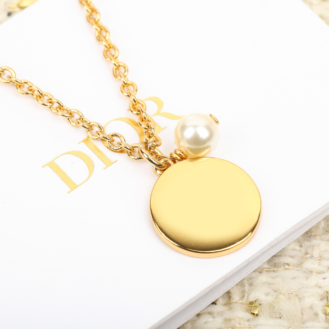 Dior D black round necklace