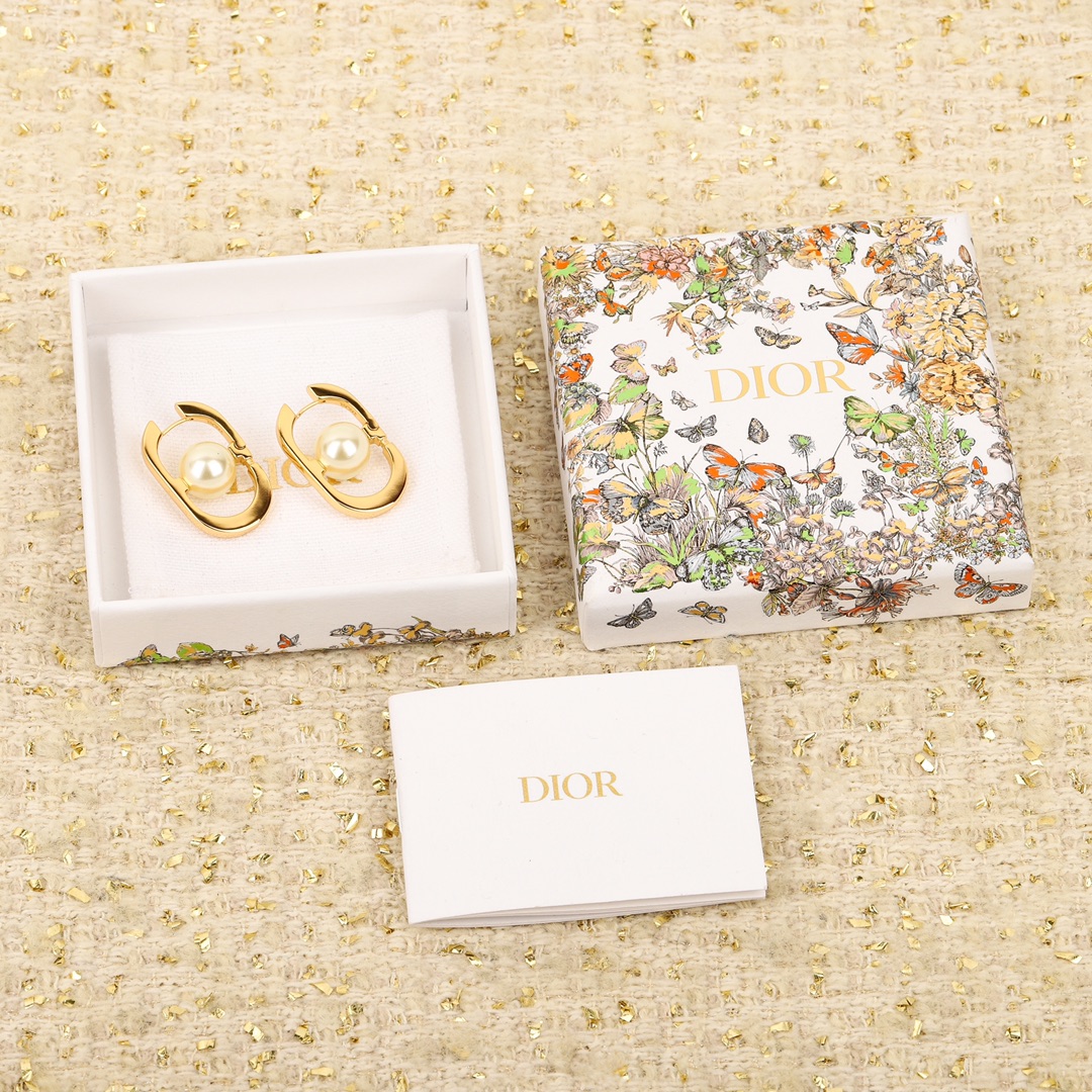 Dior Oval Pearl Earrings