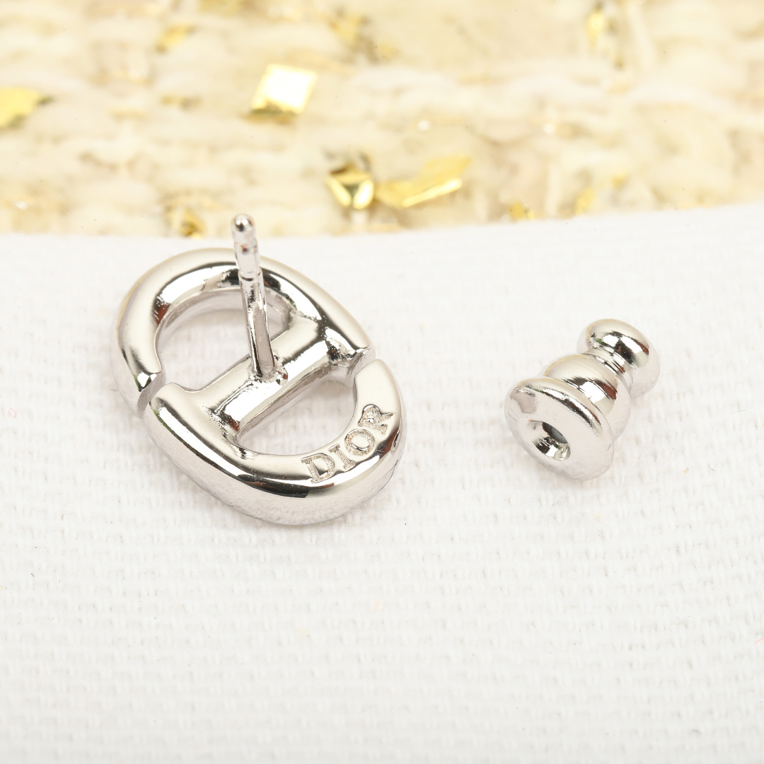 Dior CD letter earrings