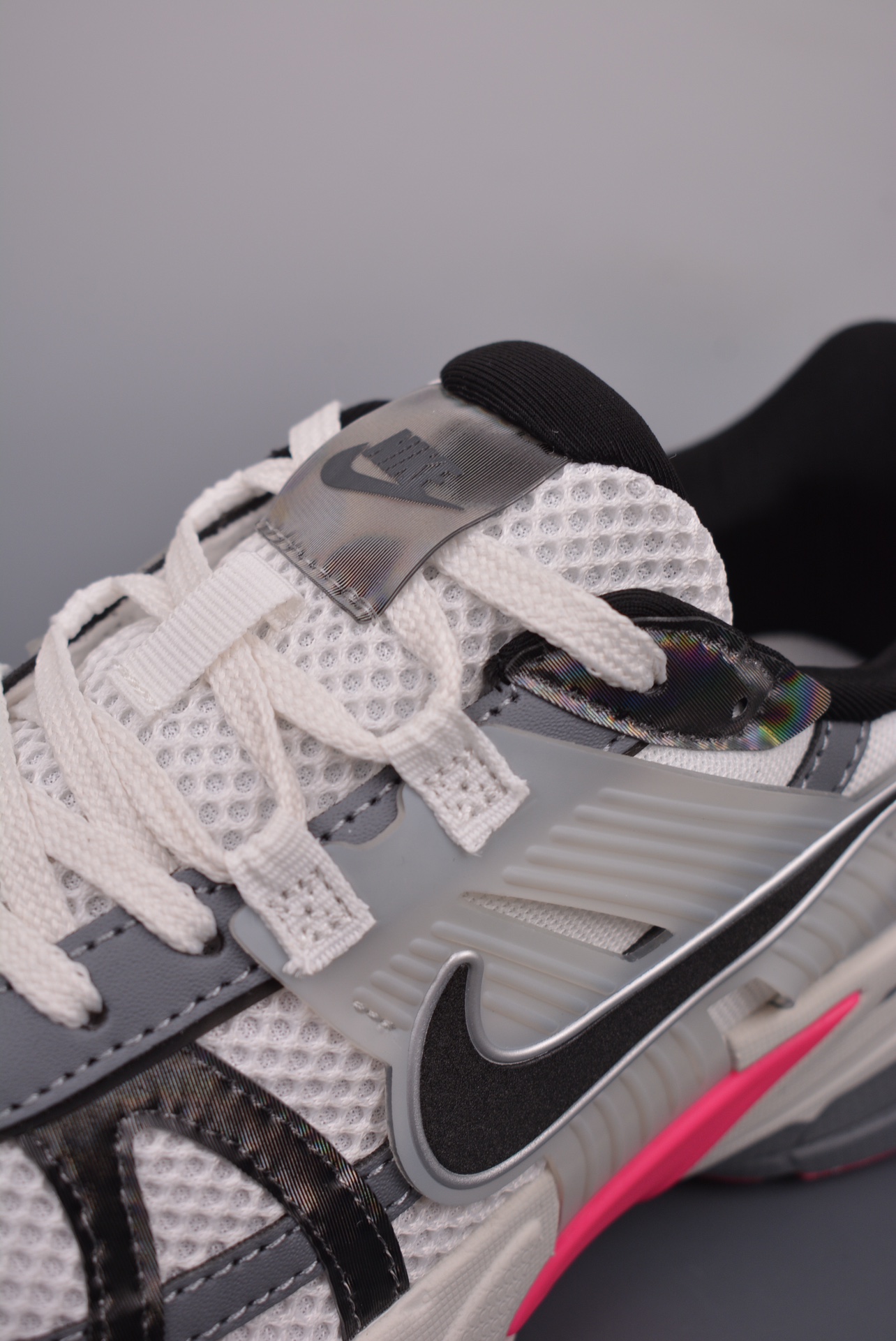 Nike Wmns V2K Runtekk LowWhite Grey Pink FZ5061-100