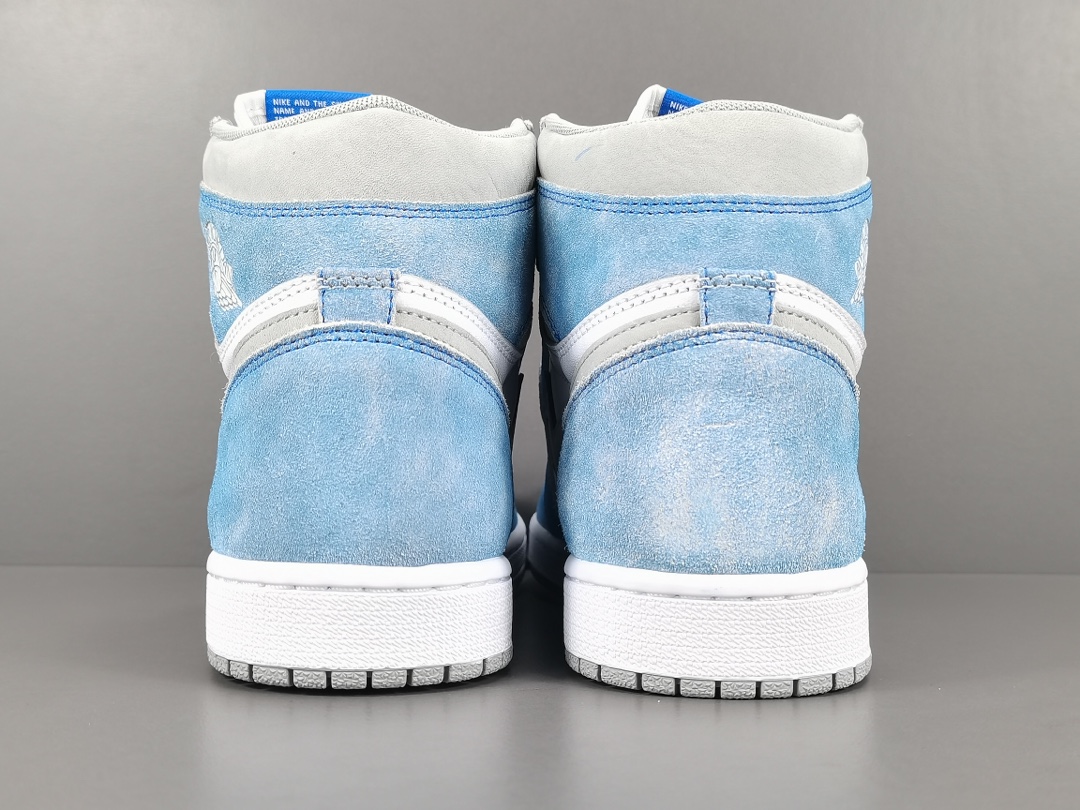 Air Jordan 1 Retro High OG Hyper Royal 555088-402