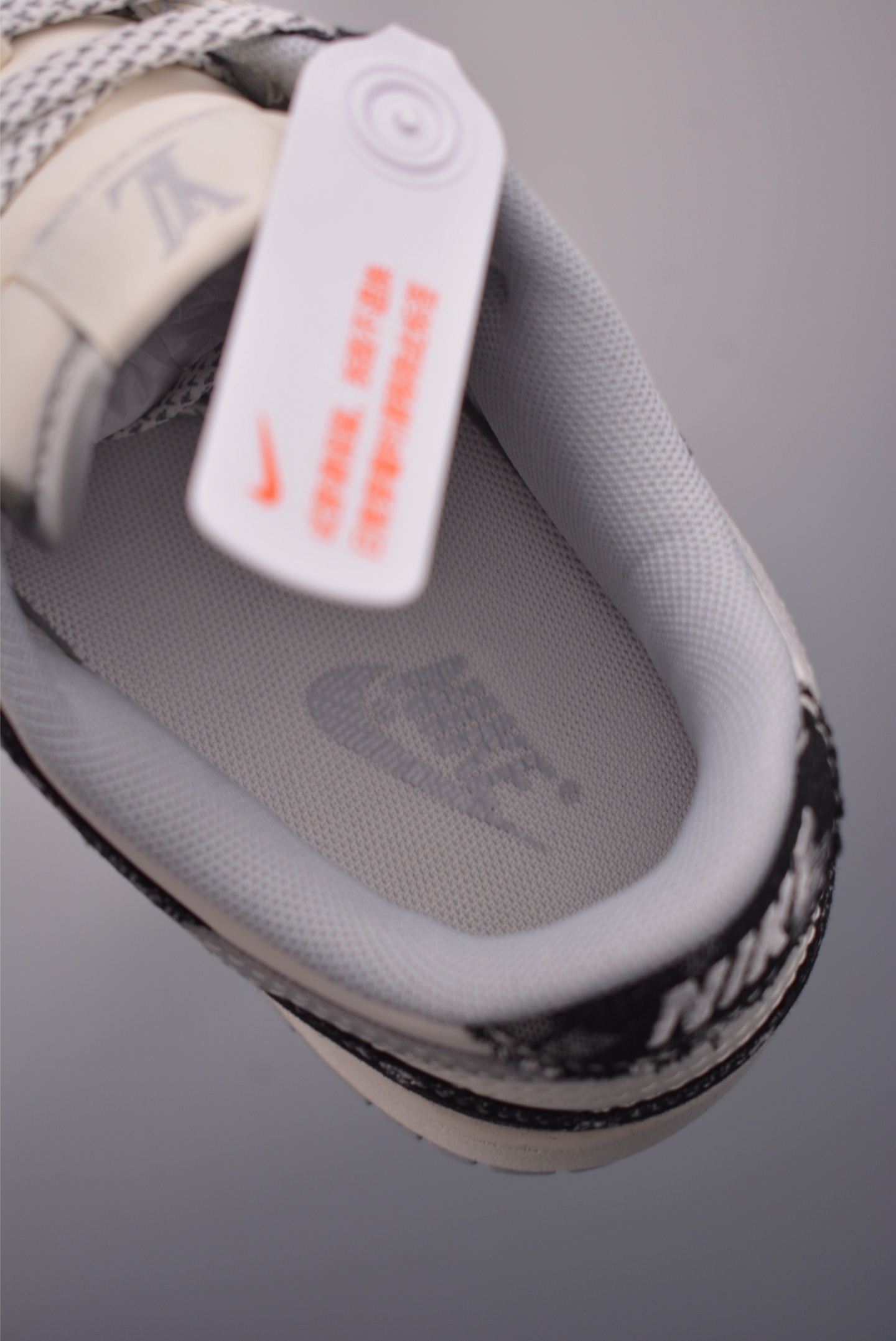 LV x Nike SB Dunk Low 