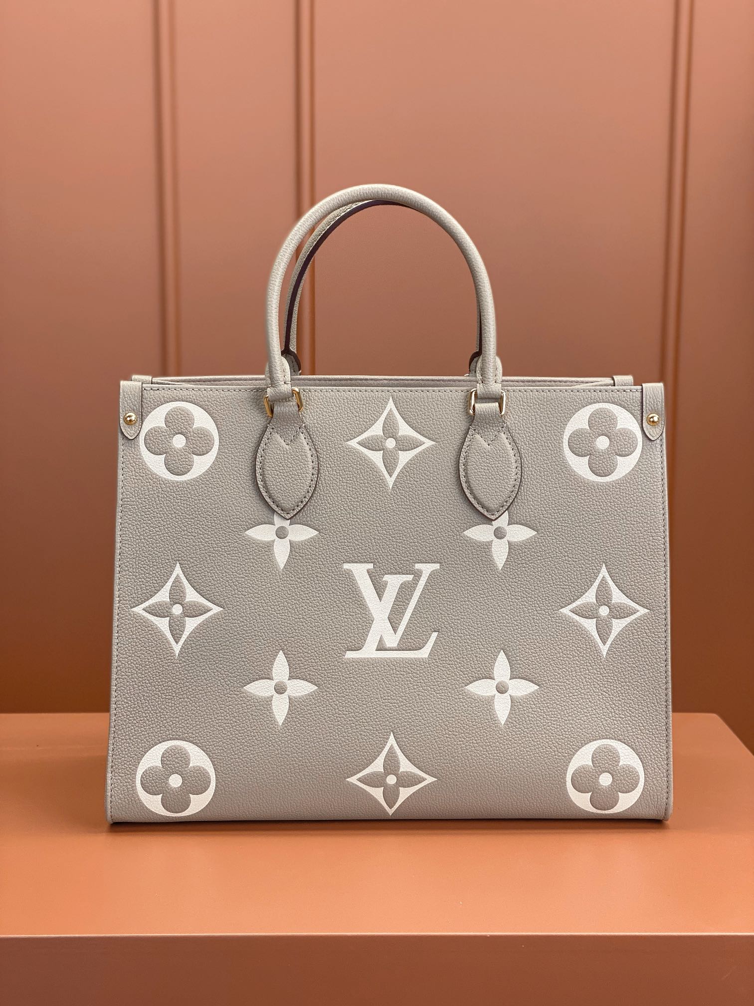 Louis Vuitton ONTHEGO Medium Handbag M45494
