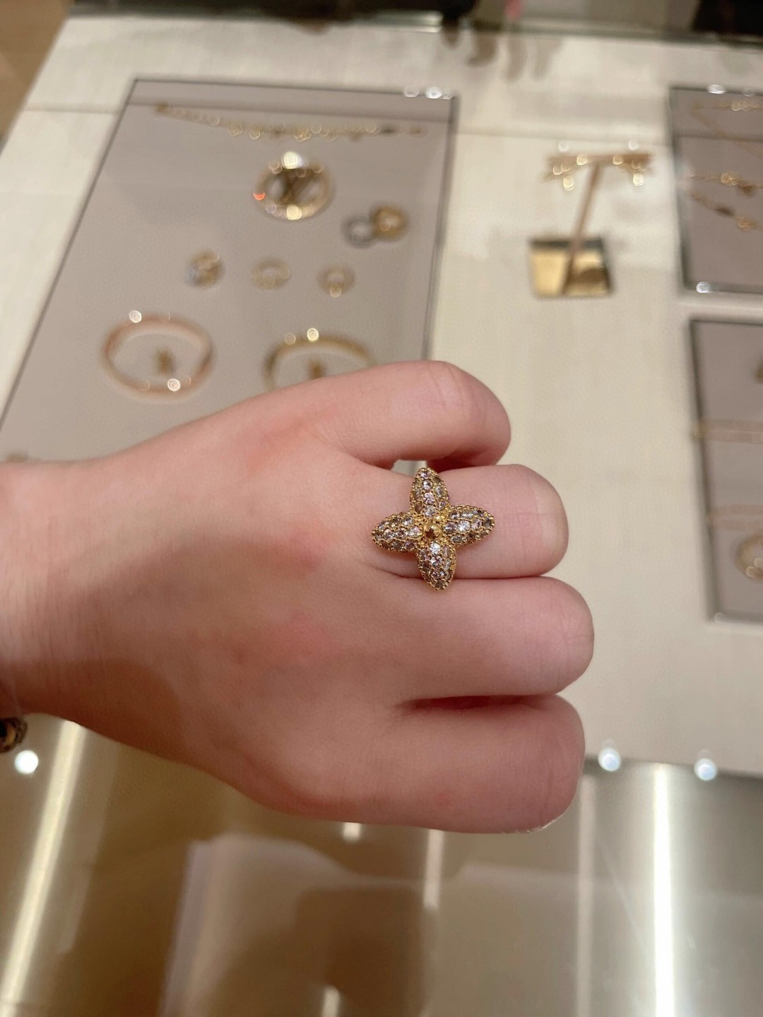 Louis Vuitton Four Leaf Clover Ring