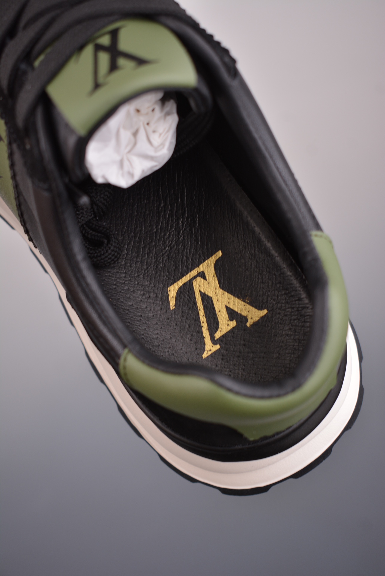 Louis Vuitton Couro Maden Luxe Low Sneaker Black Army Green