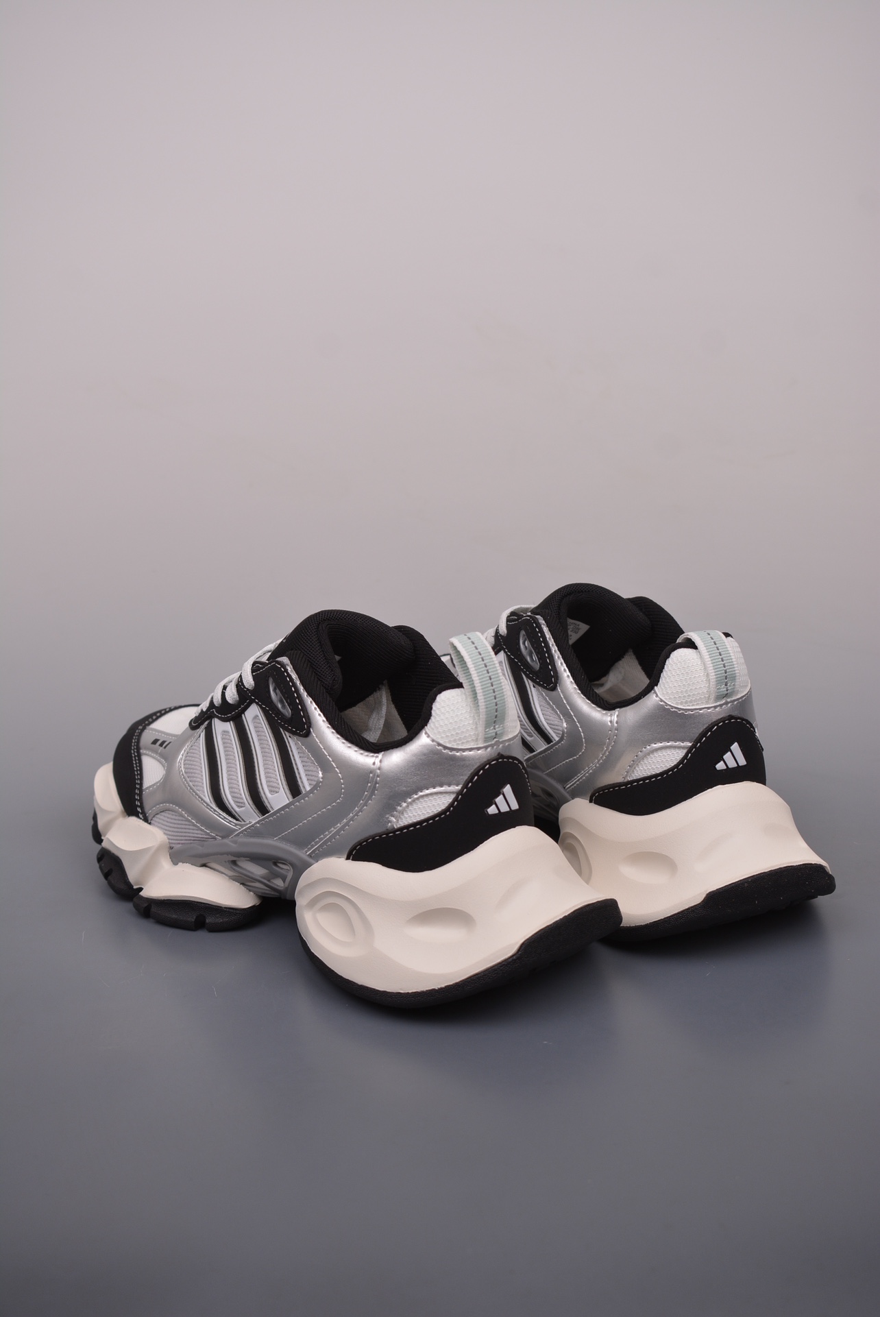 Adidas XLG Runner Deluxe Black White Metallic Silver IH0429