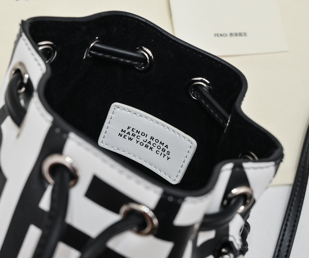 FENDI Mon Tresor Small Bucket Bag 8950