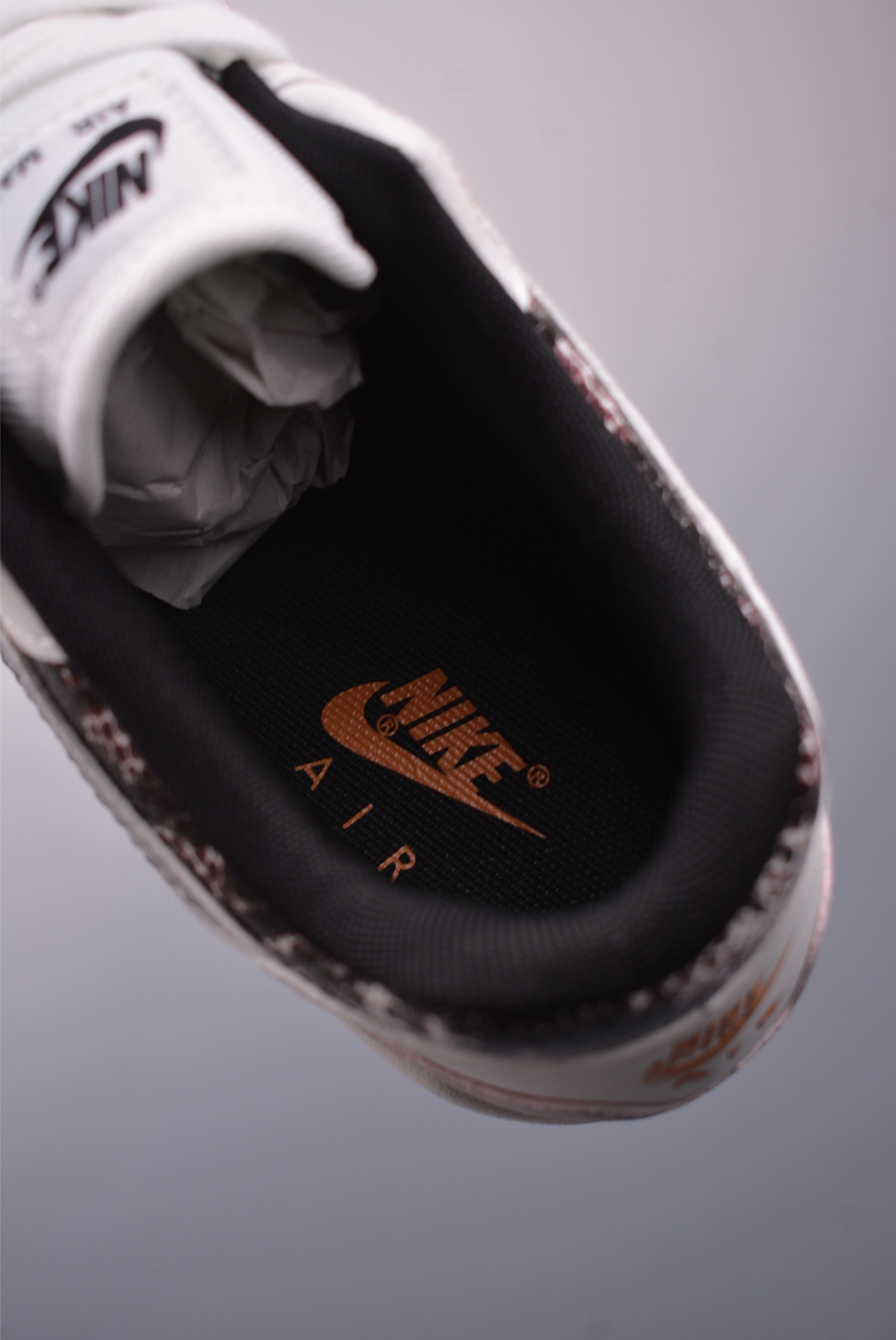Supreme x Nike Air Max 1 '87 SP Original Series White and Gray Snakeskin HF5338-100