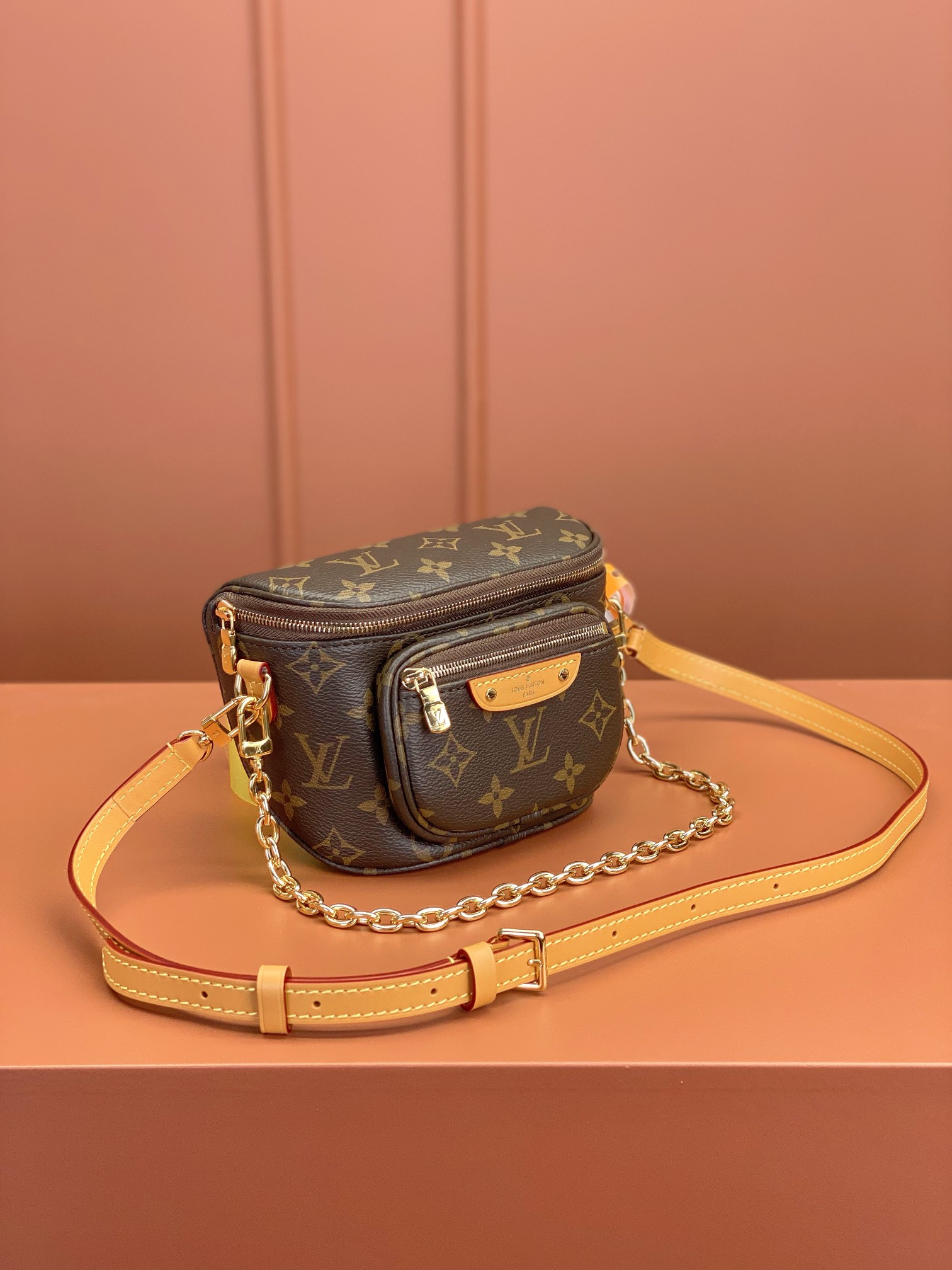 Louis Vuitton MINI BUMBAG Handbag M82335