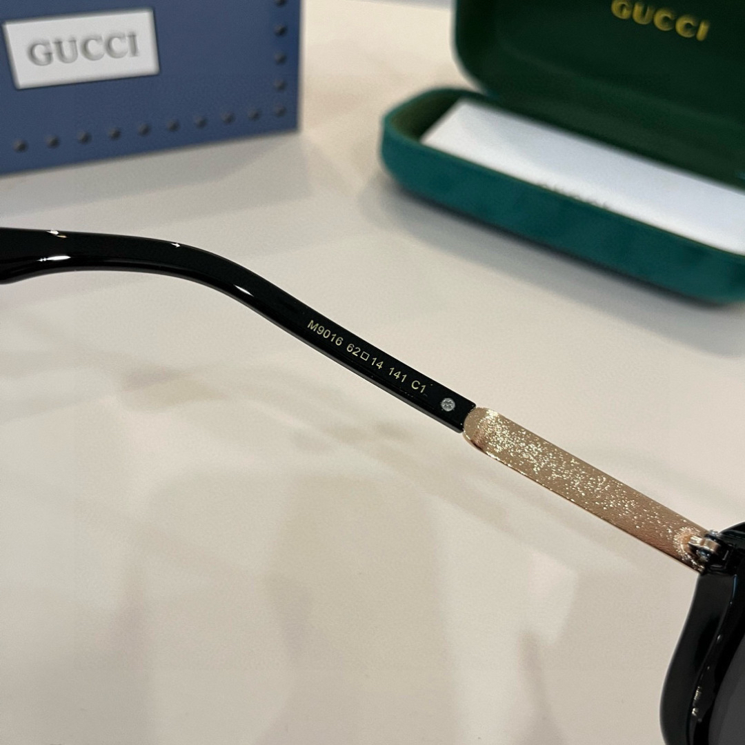 Gucci Round Frame Sunglasses