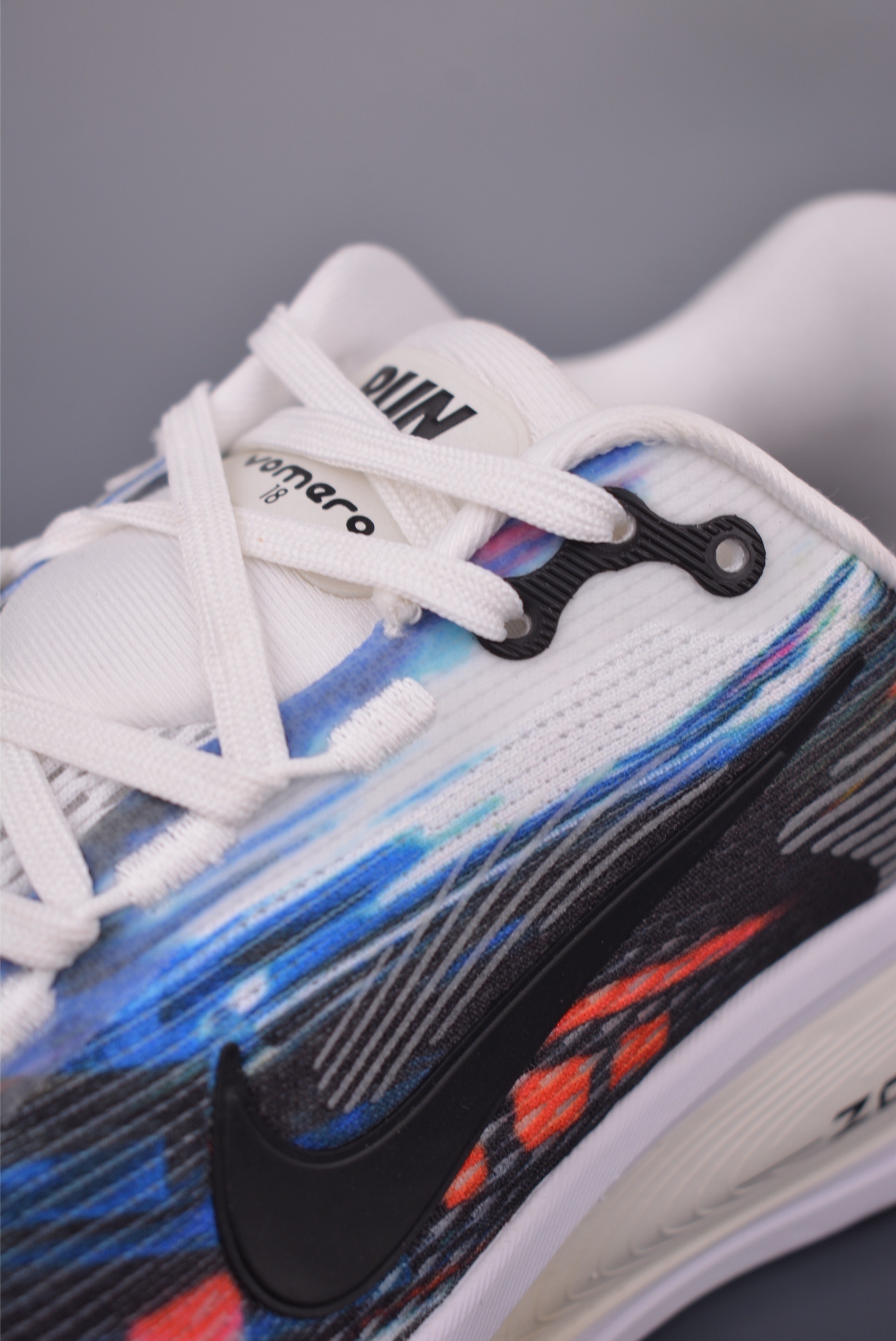 Nike Air Zoom Vomero 18 SE 