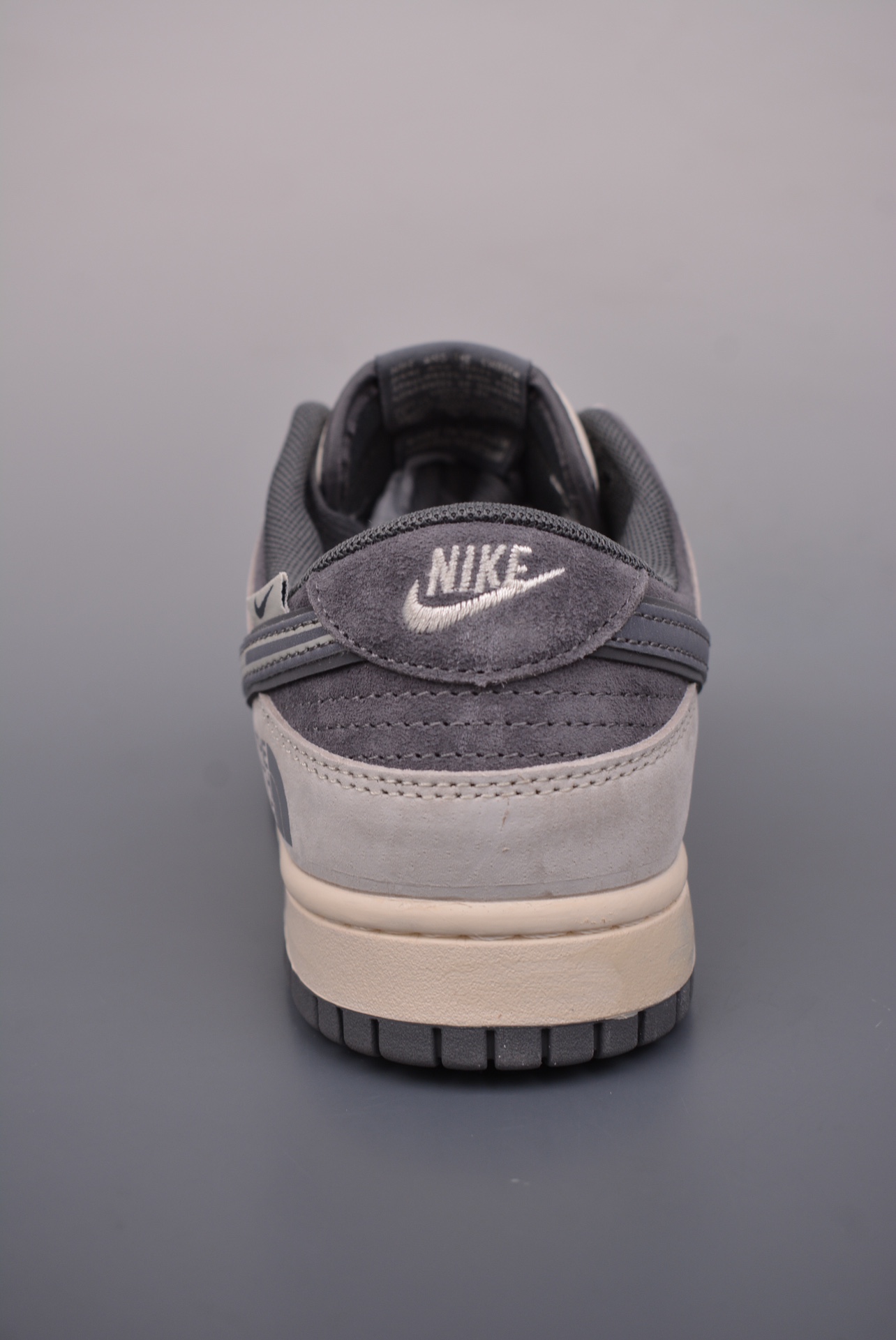 The North Face x Nike SB Dunk Low The North Face Gray DM6868-004