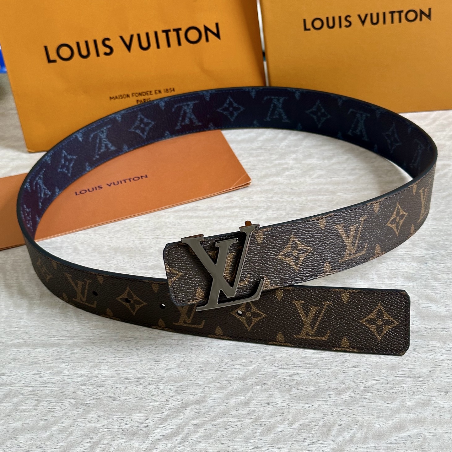 Louis Vuitton Monogram double-sided print belt 4CM wide