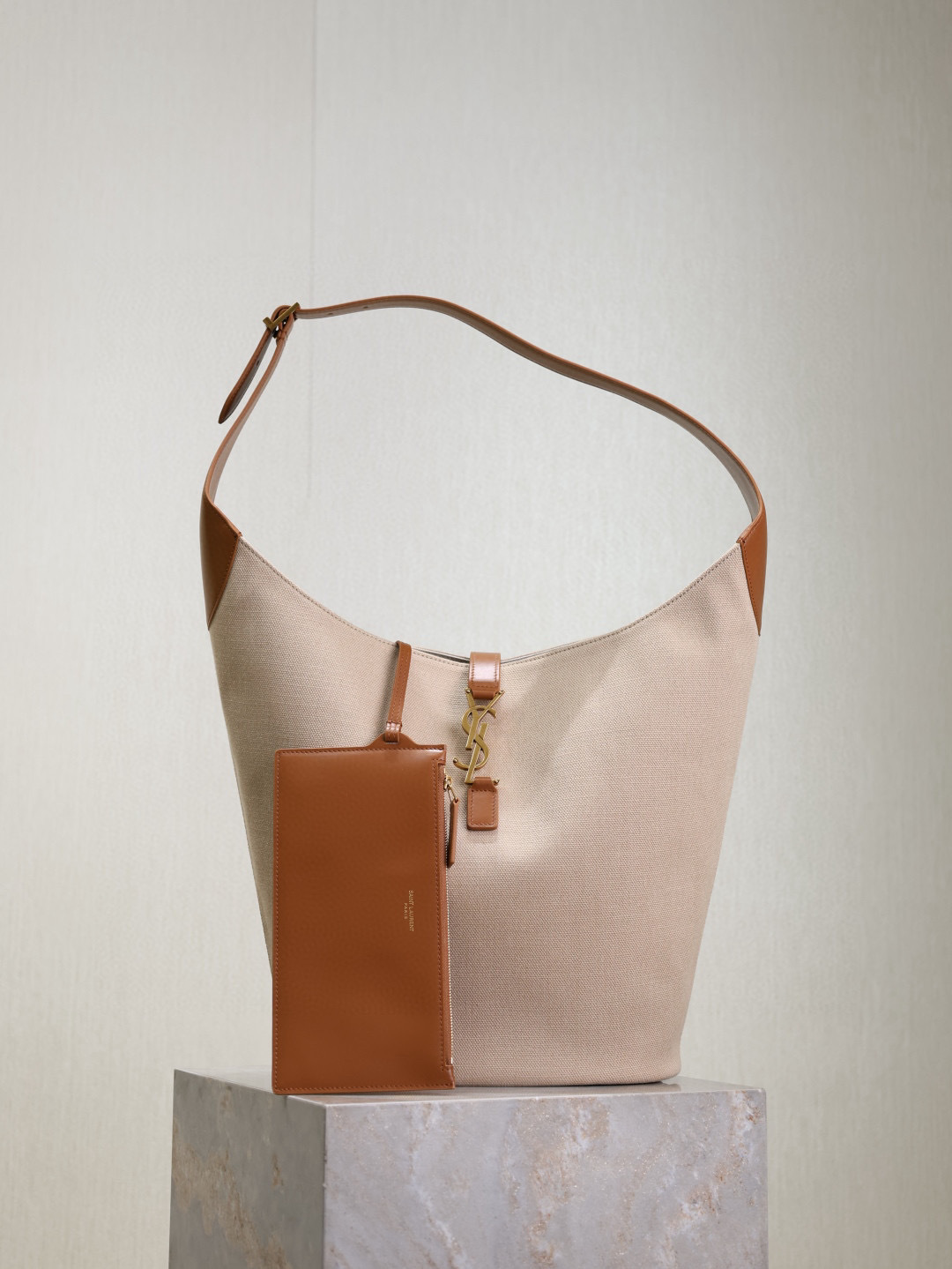 Yves Saint Laurent LE 5À7 Large Bucket Underarm Bag 753823