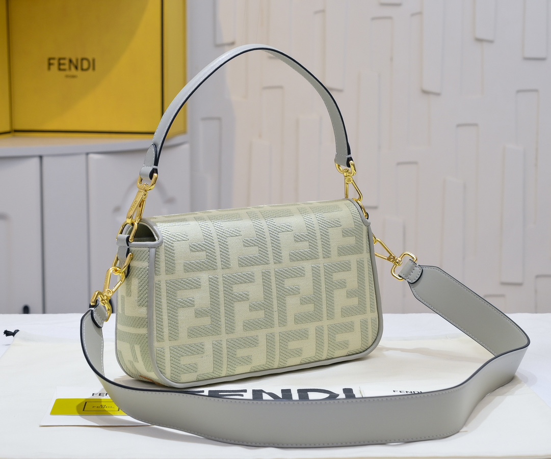 FENDI Baguette Shoulder Bag 1002