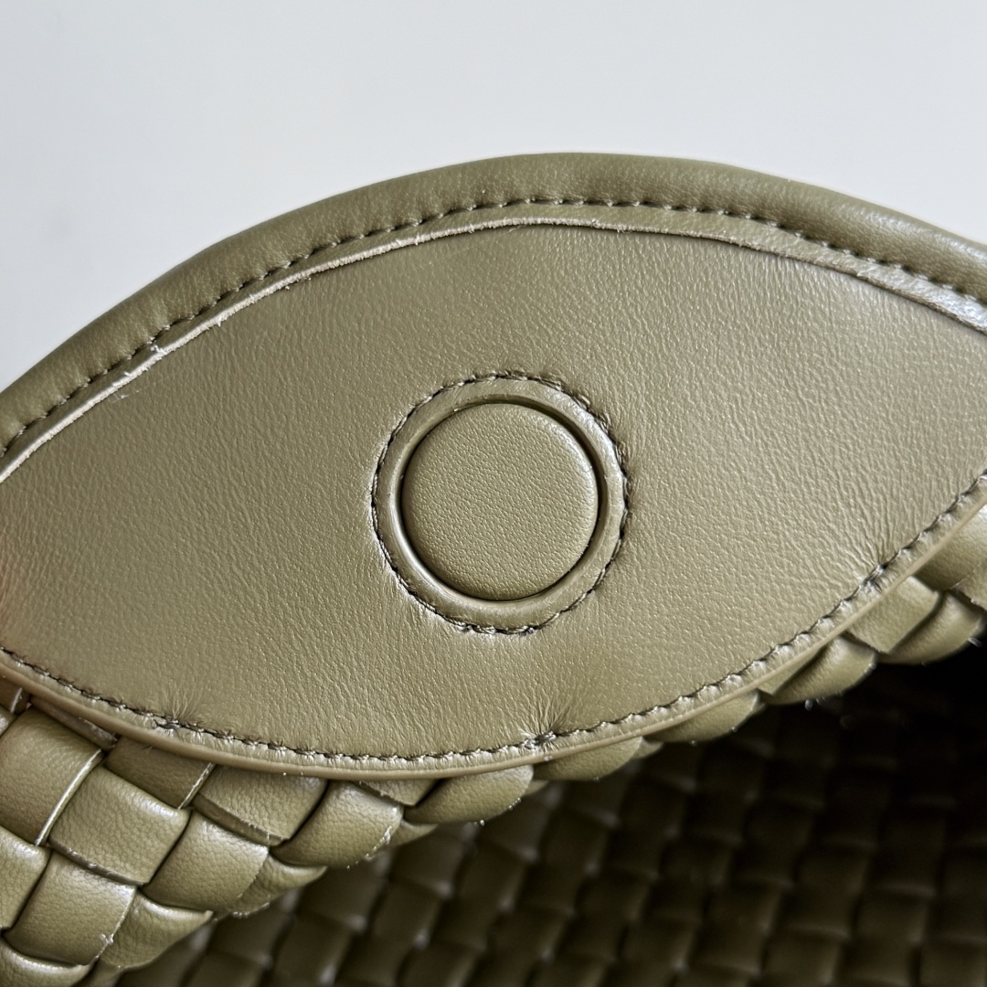 Bottega Veneta Cobble Mini Bag 805739