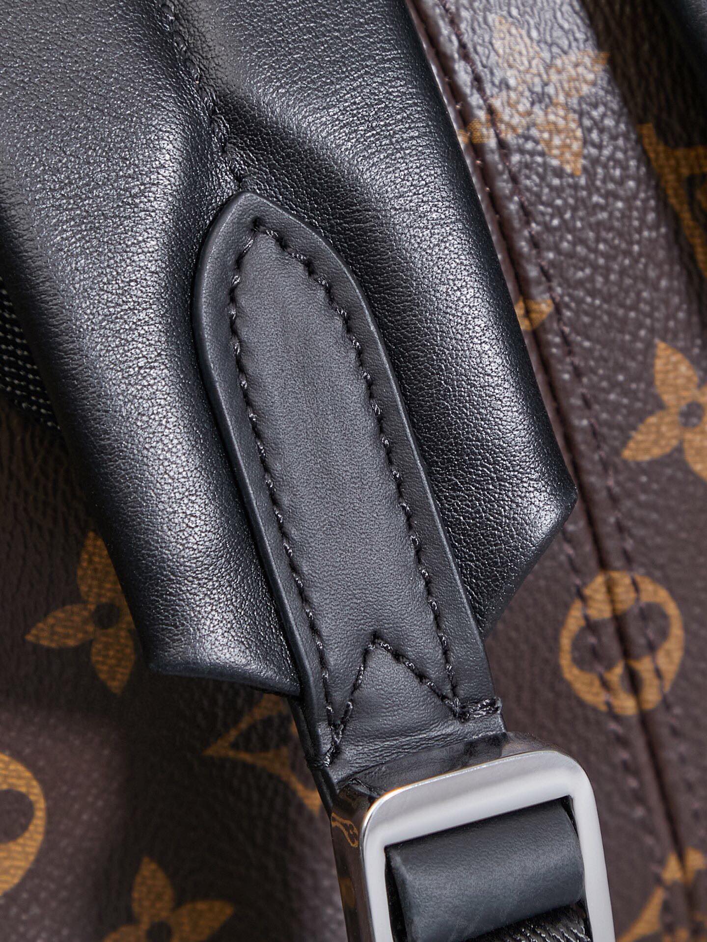 Louis Vuitton Discovery Backpack M46684