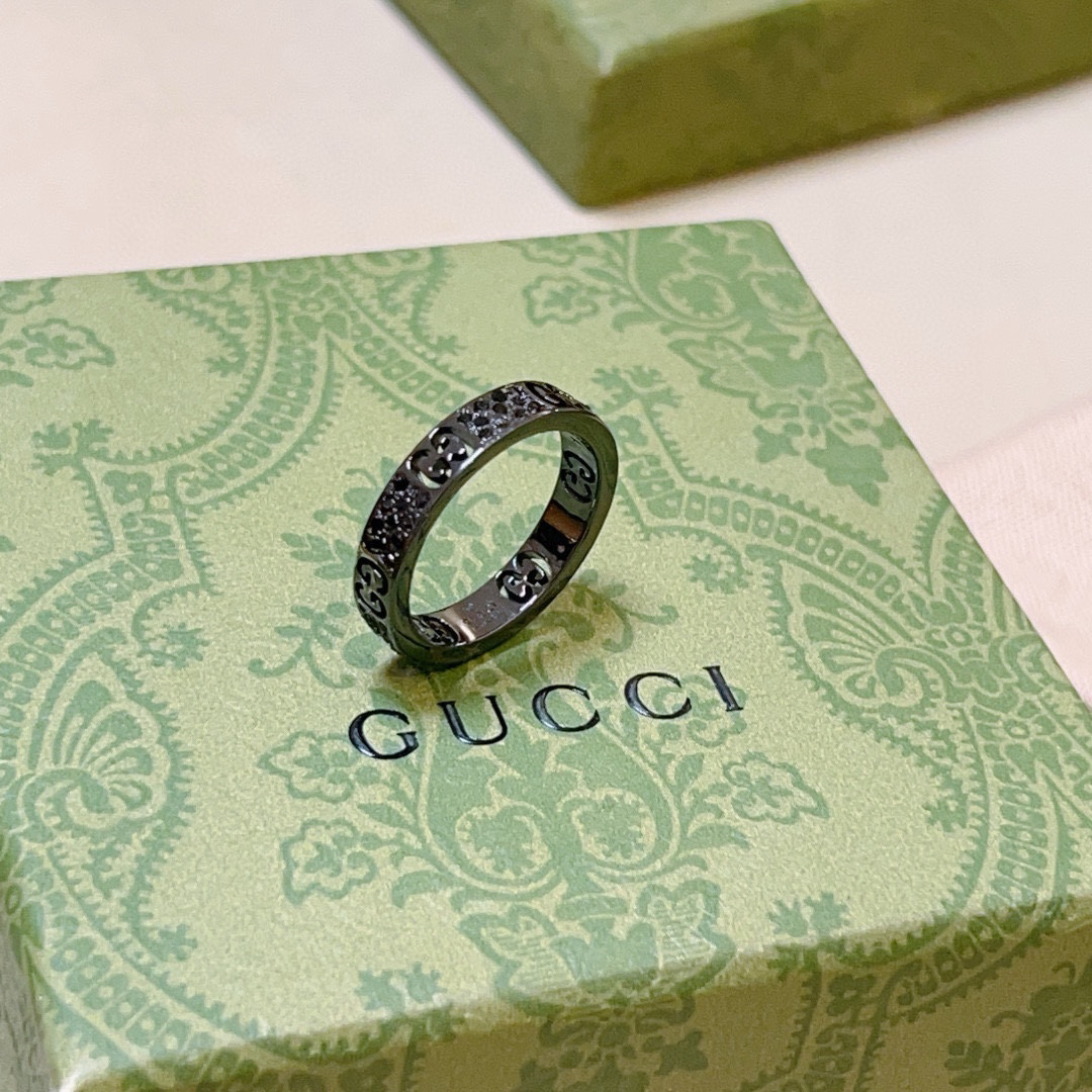 GUCCI black hollow ring