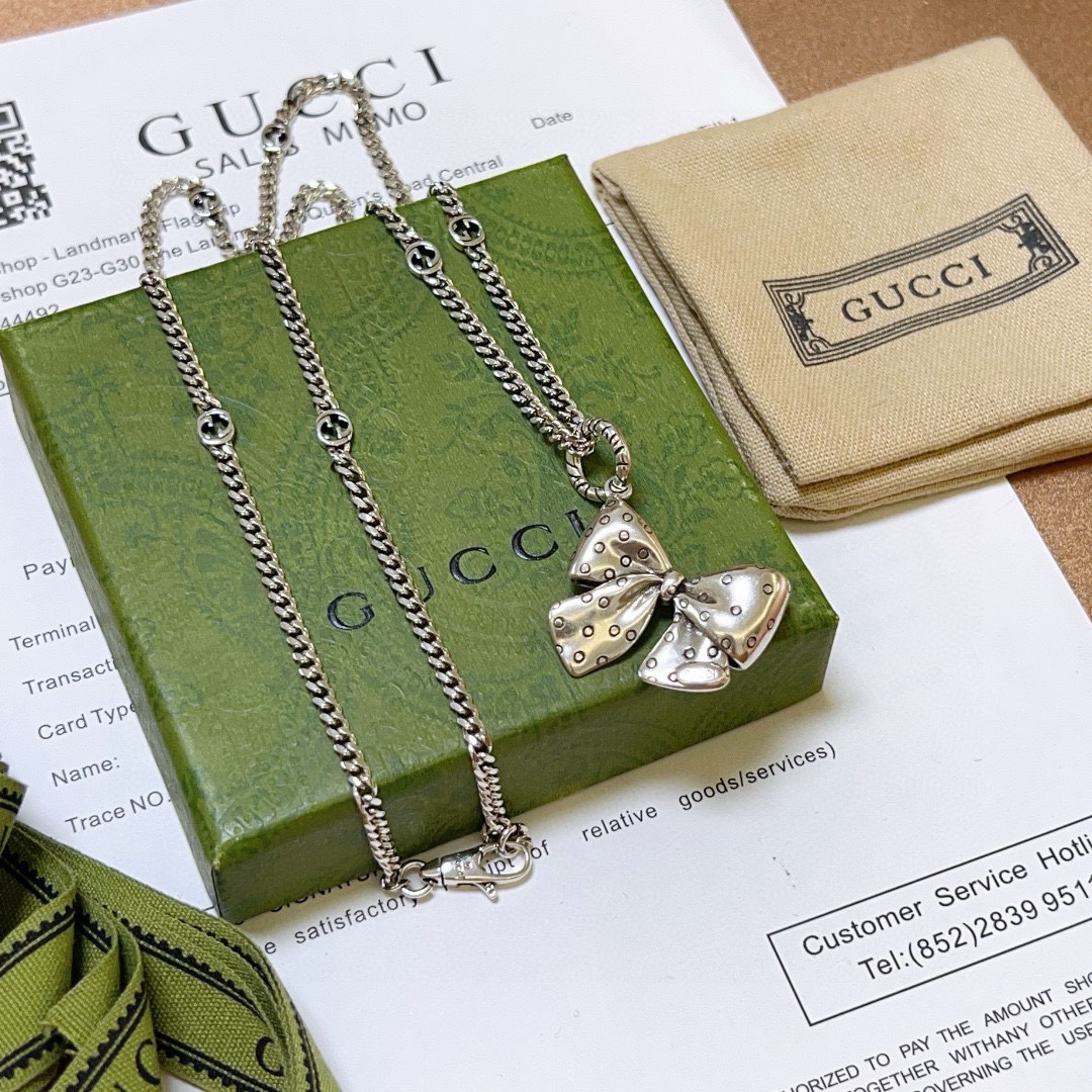 Gucci Vintage Bow Necklace