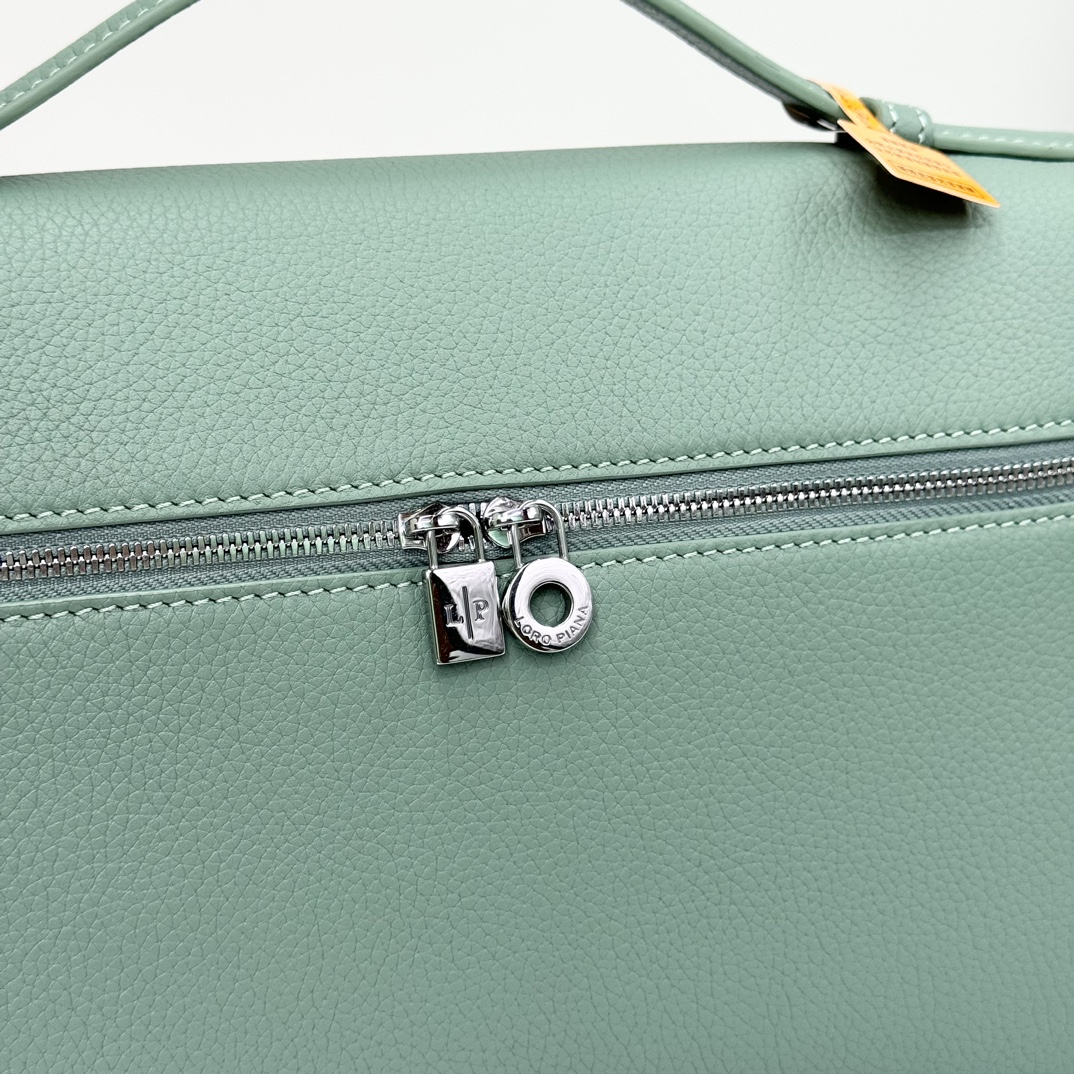 Loro Piana Extra poet L27 Clutch FAI8511