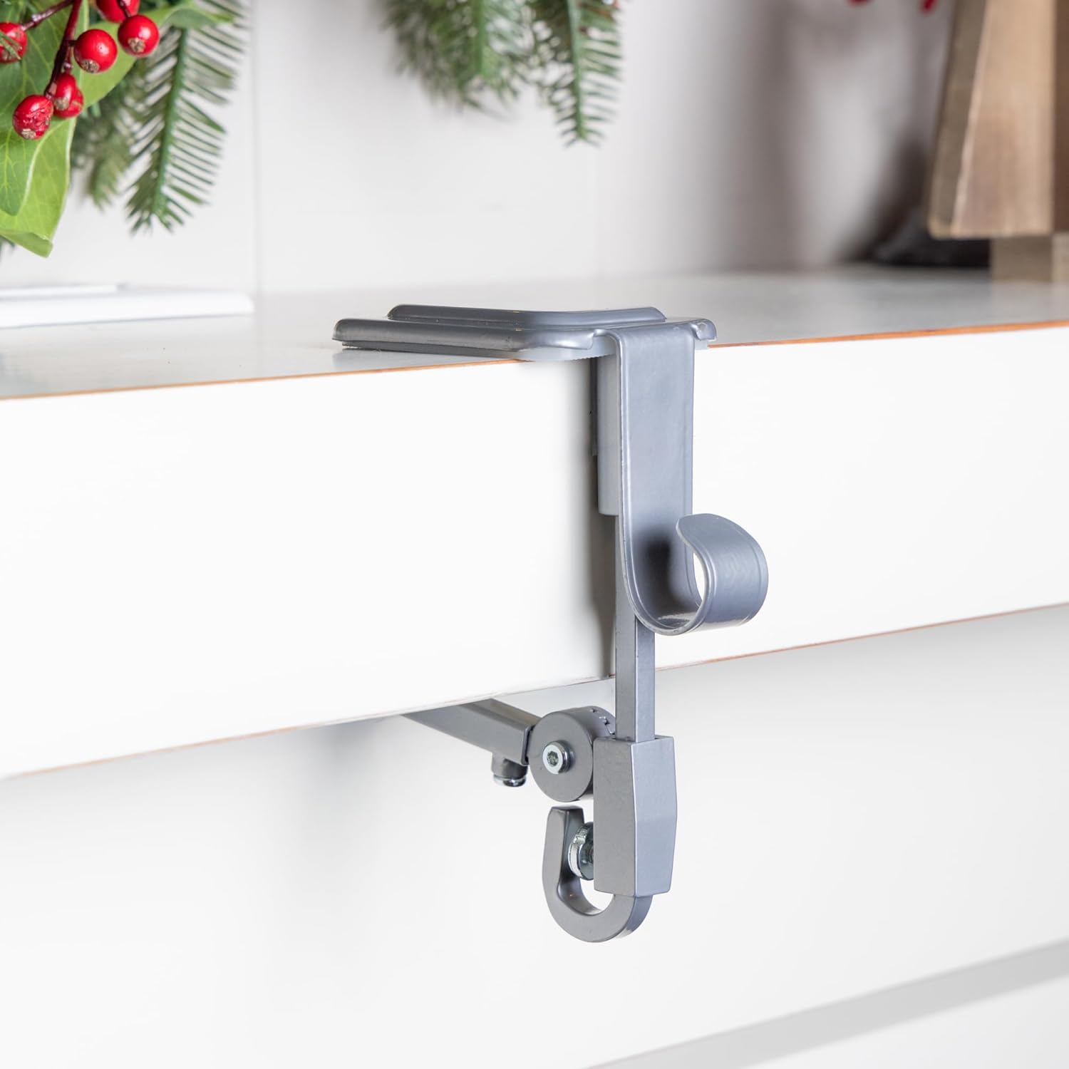 (🎅EARLY XMAS SALE - 60% OFF)Fireplace Stocking and Garland Hanger