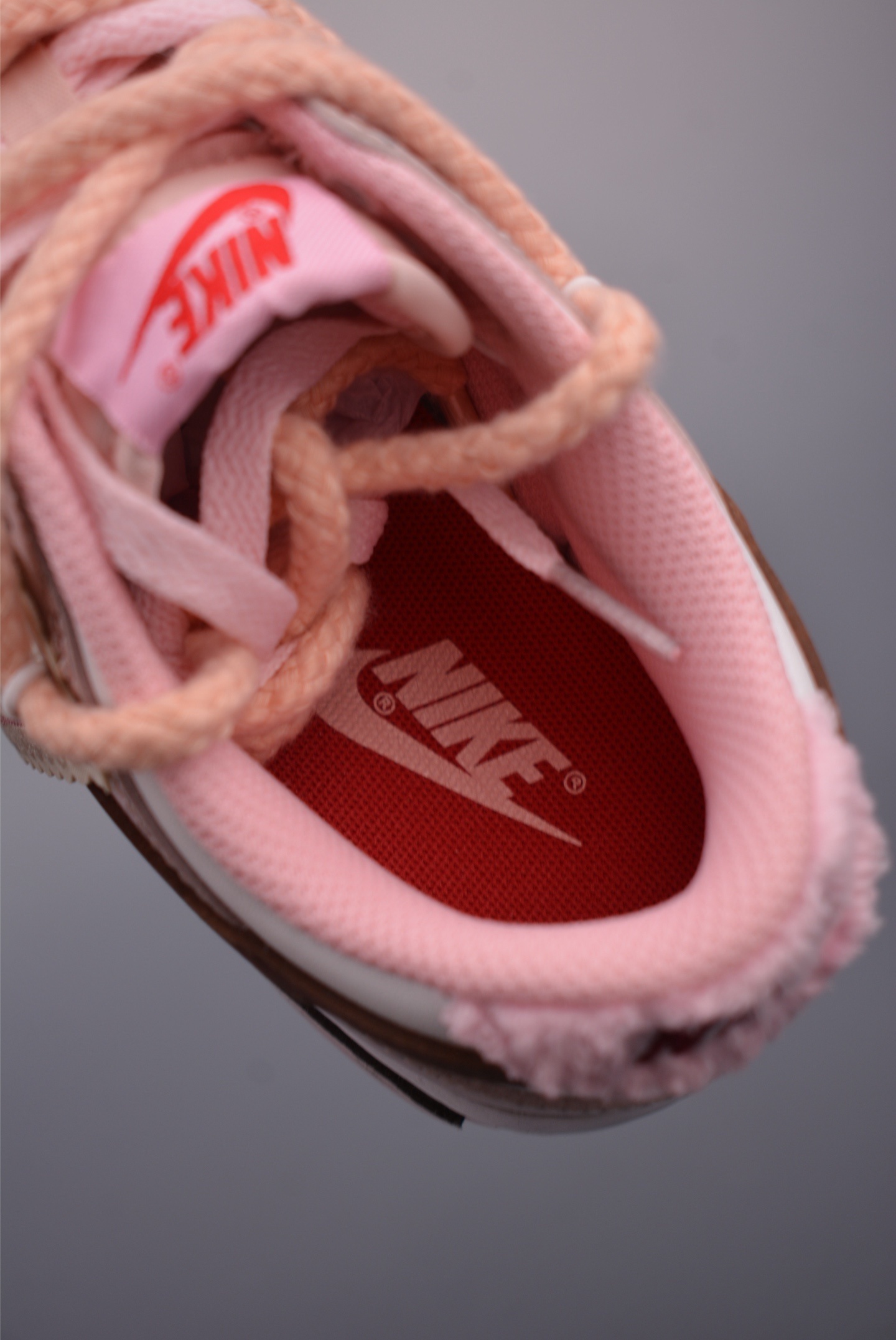 Nike SB Dunk Low Sneakers 