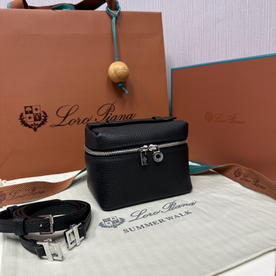Loro Piana Lextra pocket bag