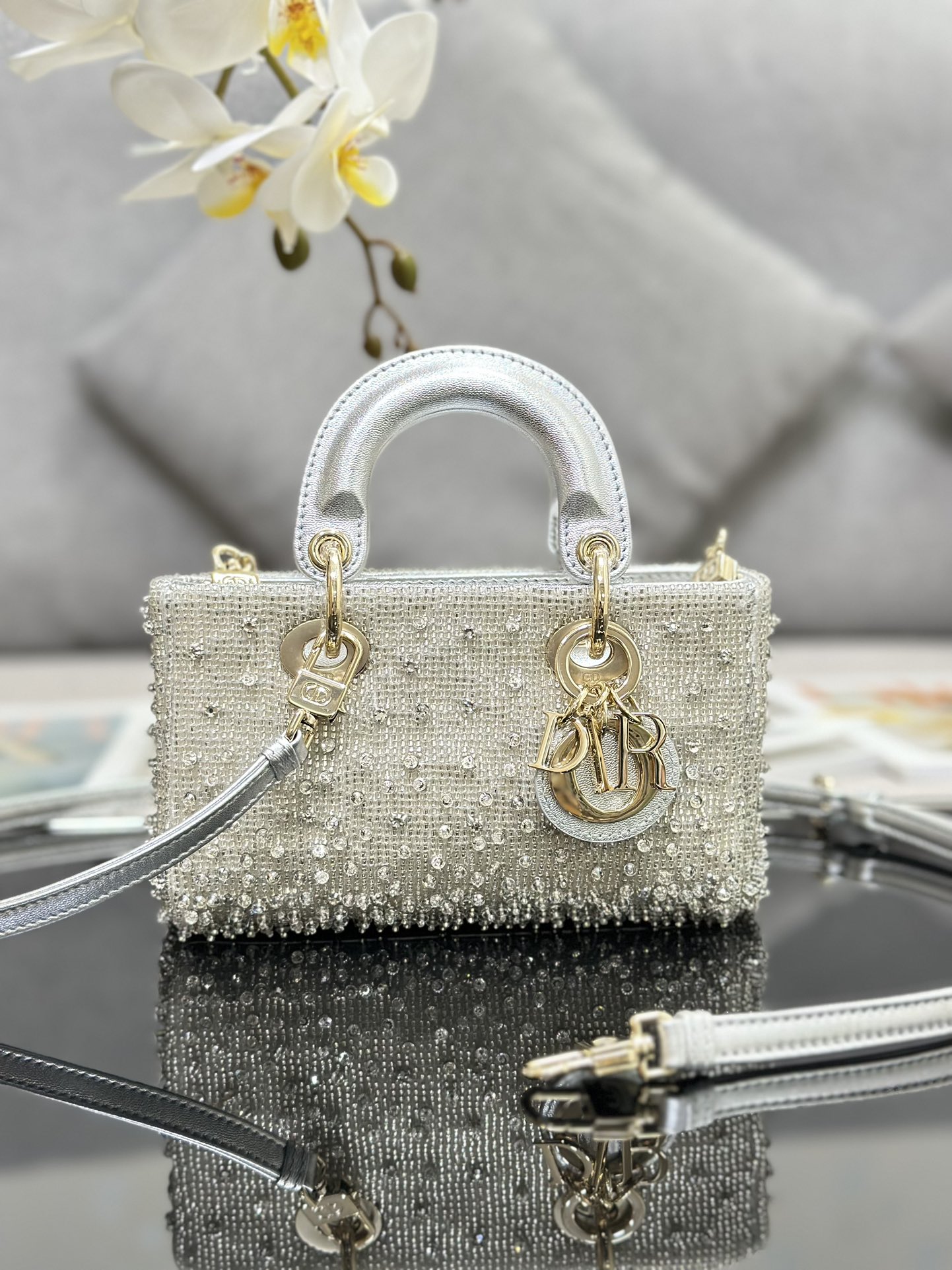 Dior Lady D-Joy Super Mini Embroidered Beads Lady Dior Bag S0910