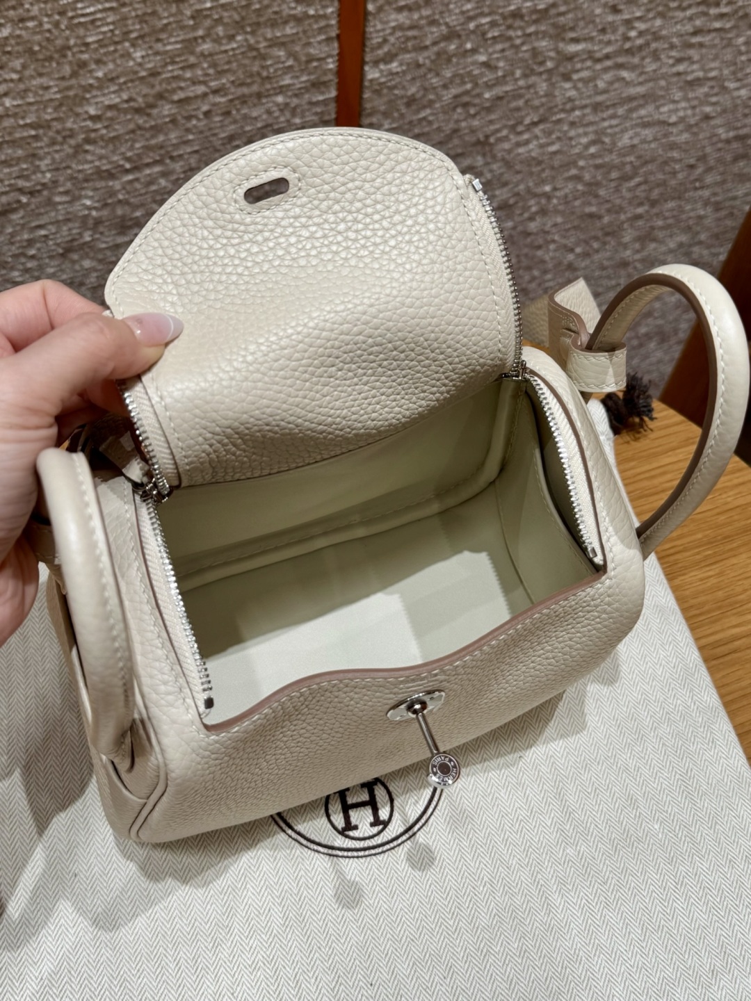 Hermès Mini Lindy 10Craie Handbag (Handmade to Order)