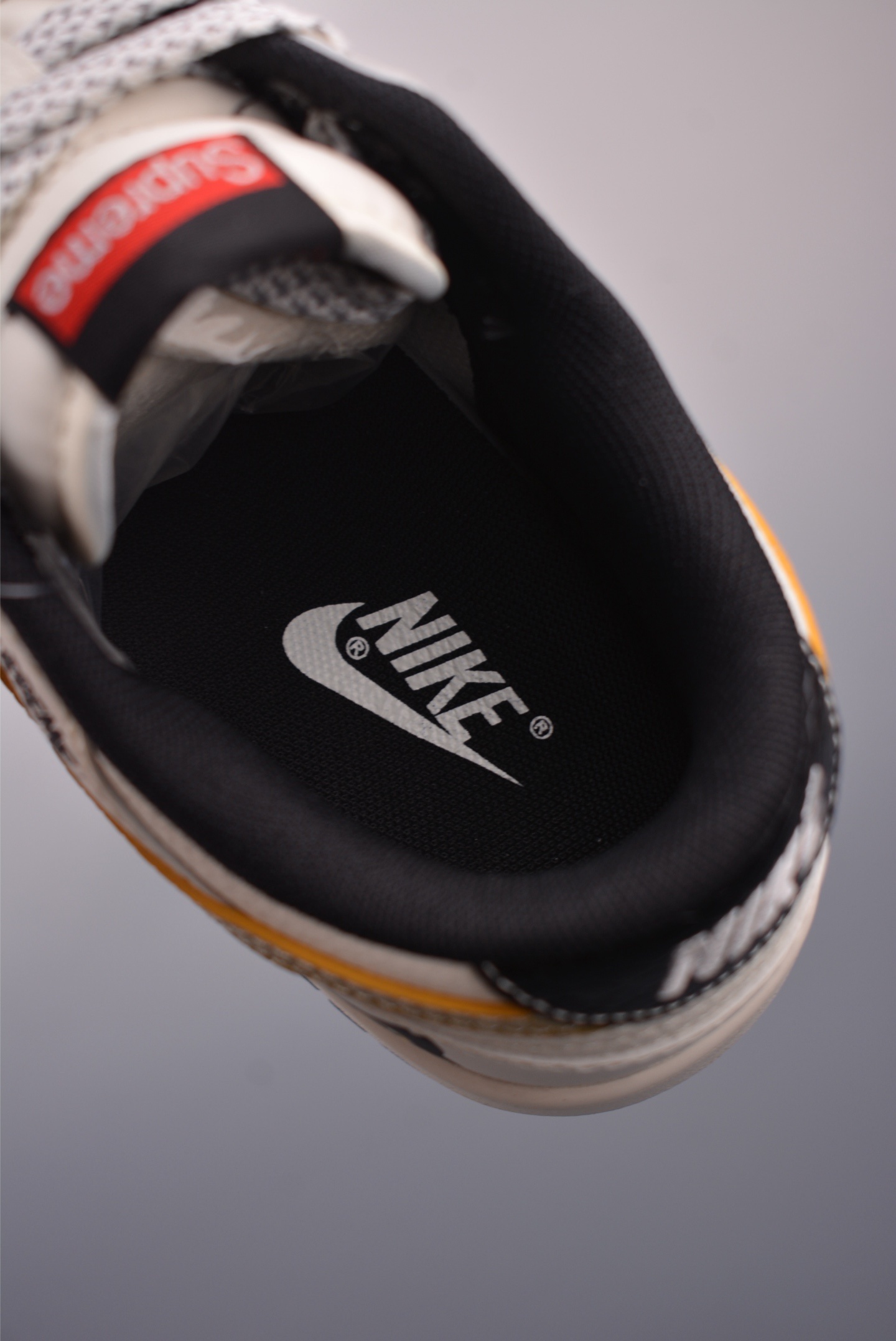 Supreme x Nike SB Dunk Low 