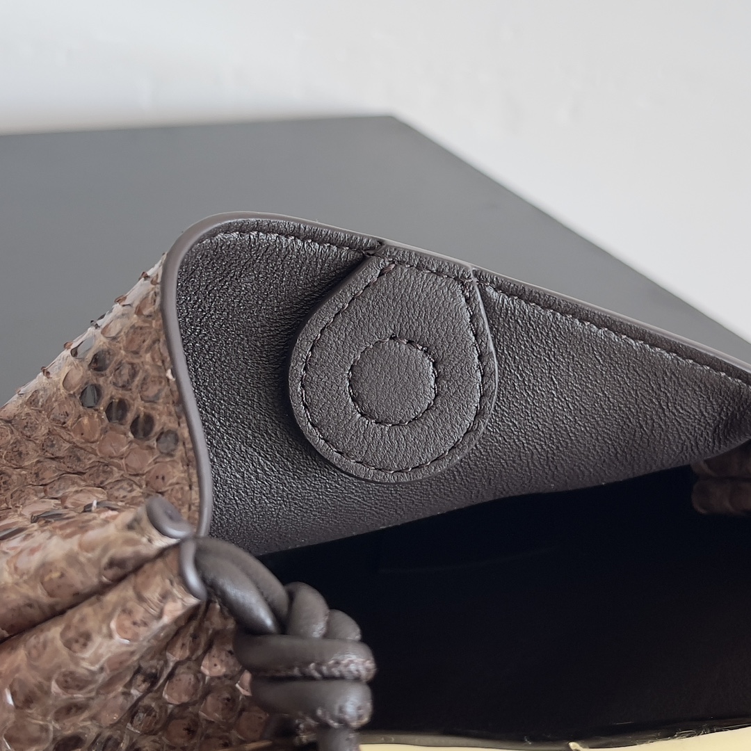 Bottega Veneta python leather sardine sardine mini handbag 794920