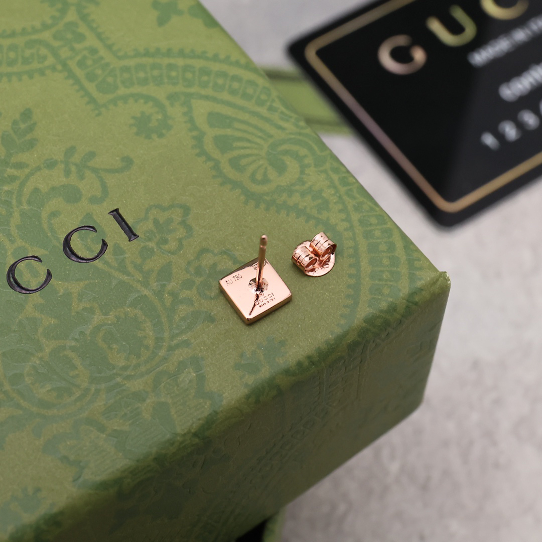 GUCCi five-pointed star earrings
