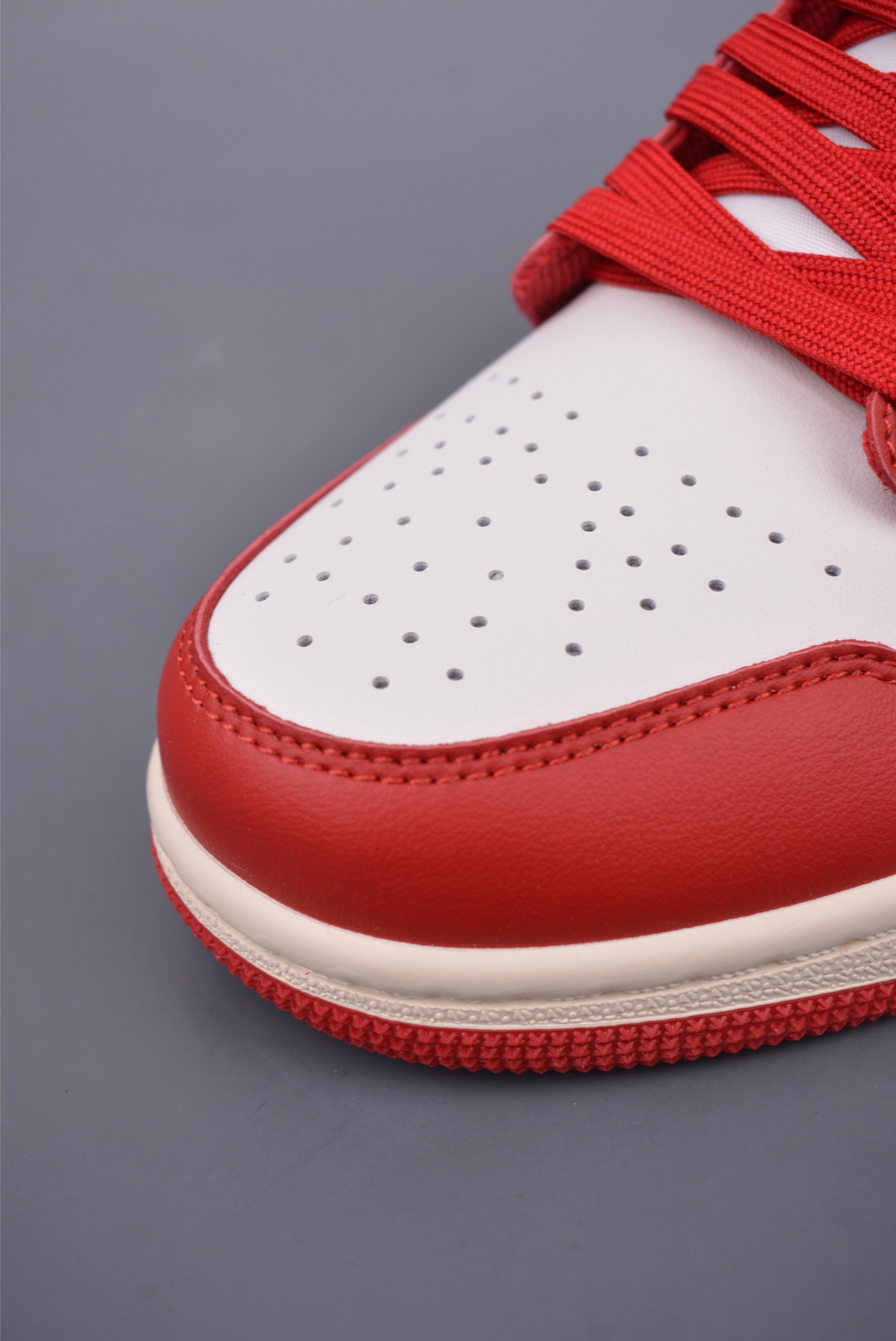Air Jordan 1 Mid Red Burst HJ9337-106