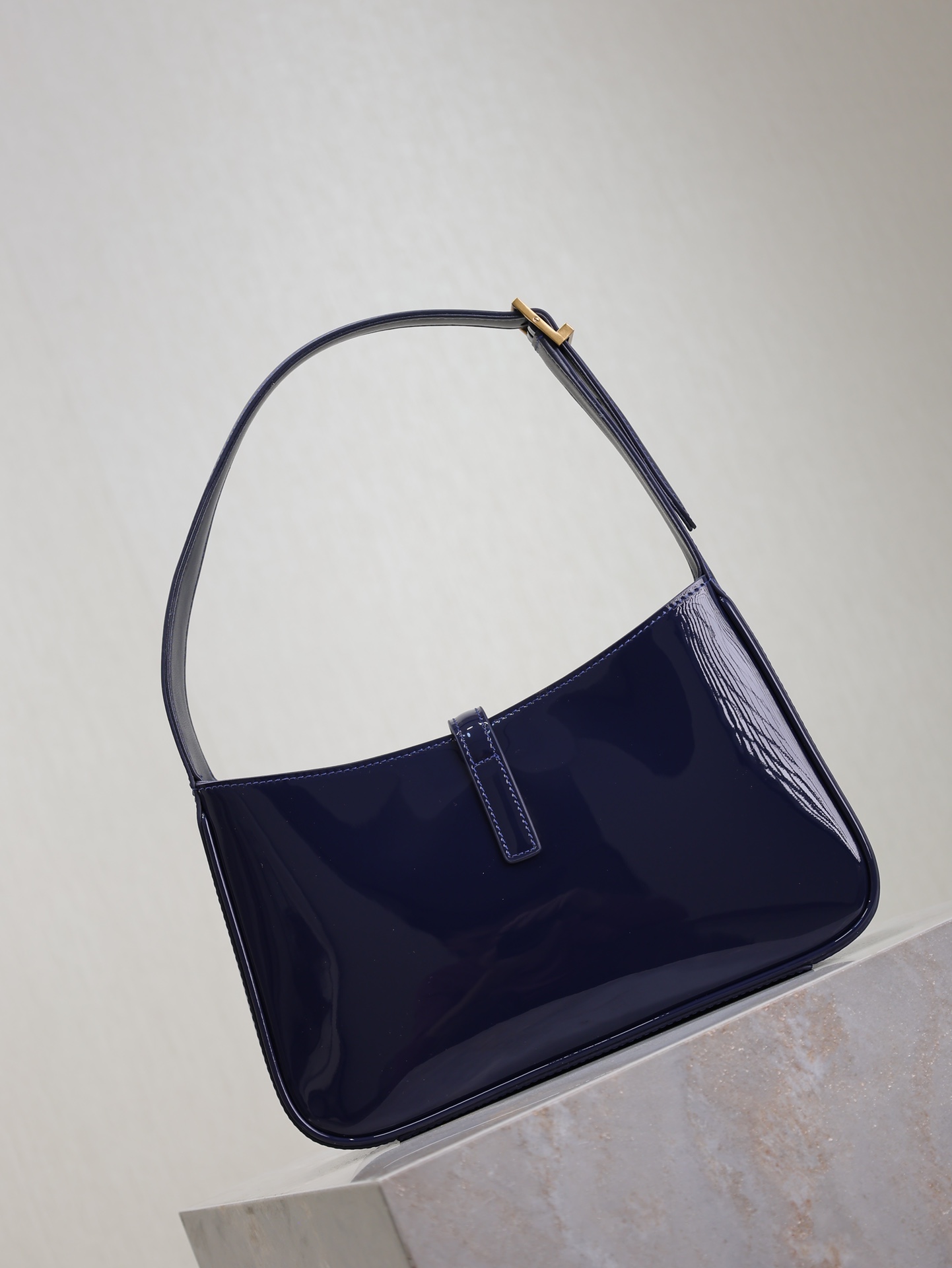 Yves Saint Laurent Le5A7 Bag 657228