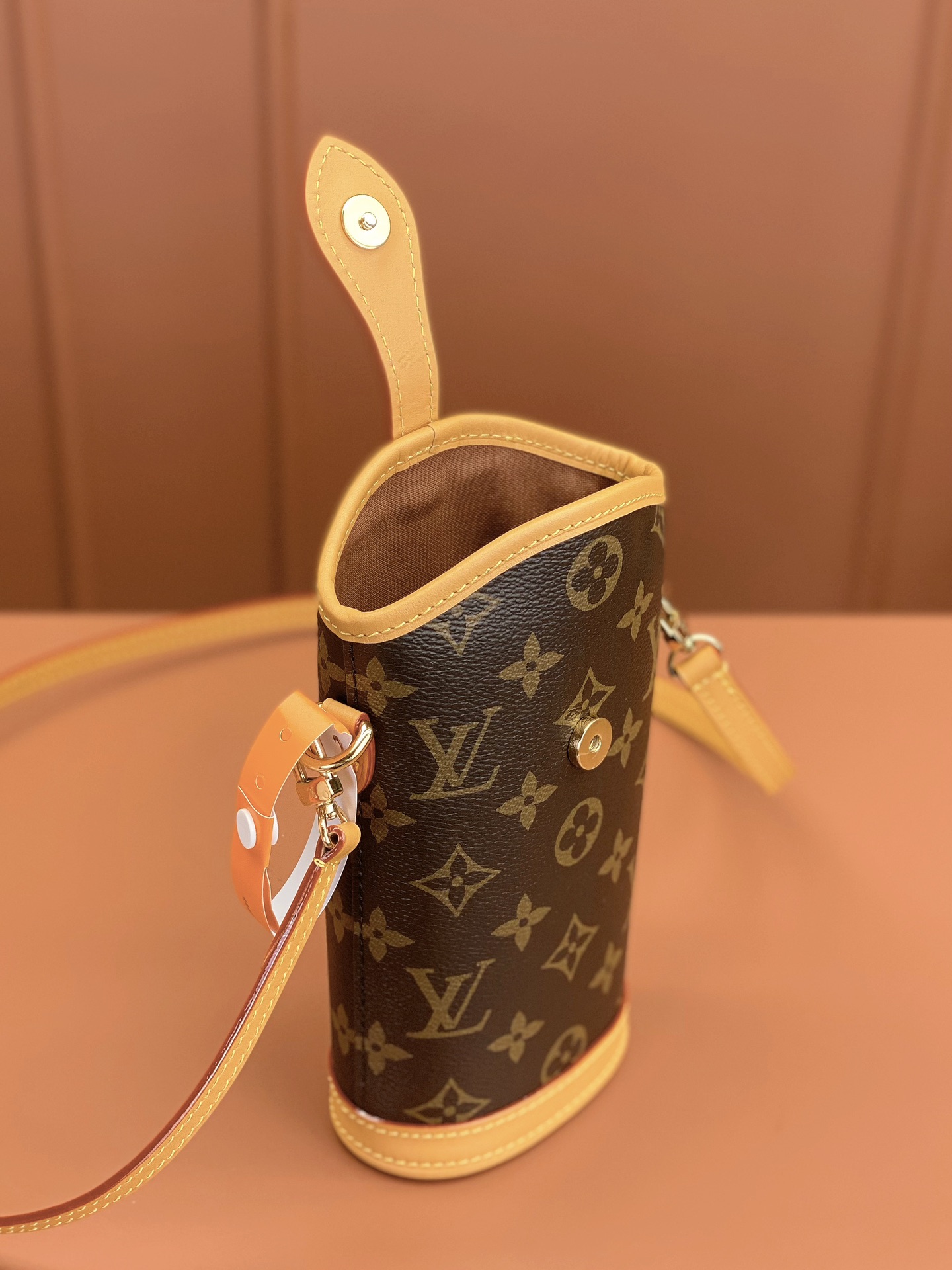Louis Vuitton FOLD ME Clutch M80874