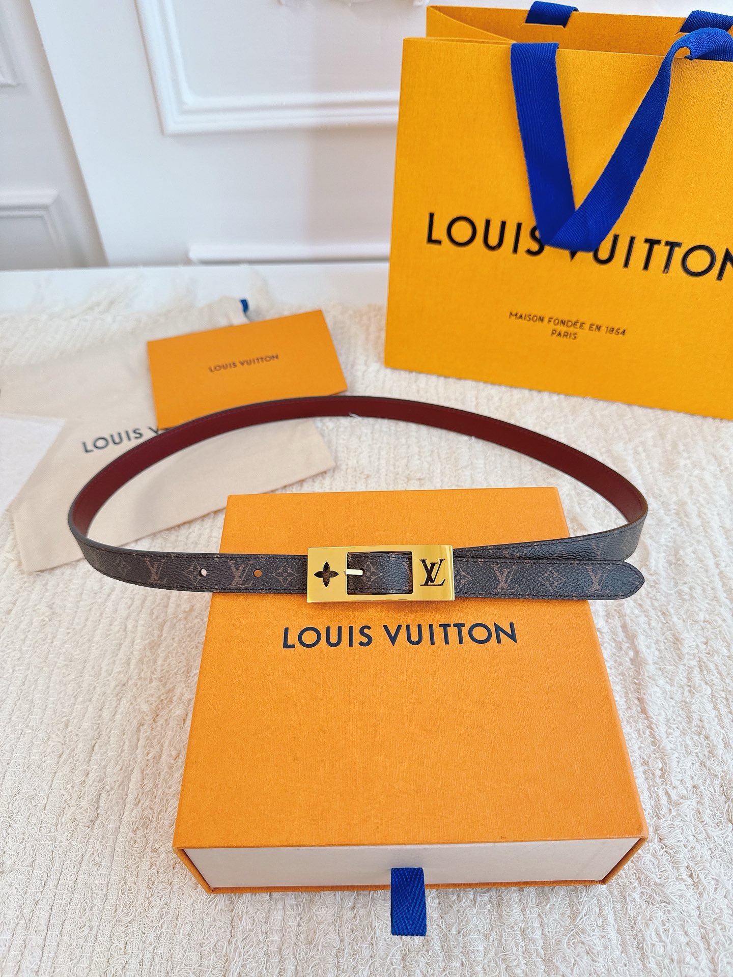 Louis Vuitton double-faced leather women's belt with monogram pattern, 1.8cm wide