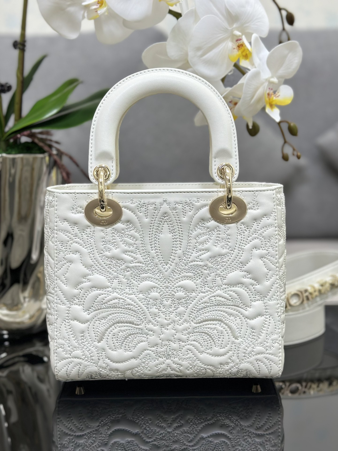 Dior Lady four-grid embossed white Lady Dior bag M0538