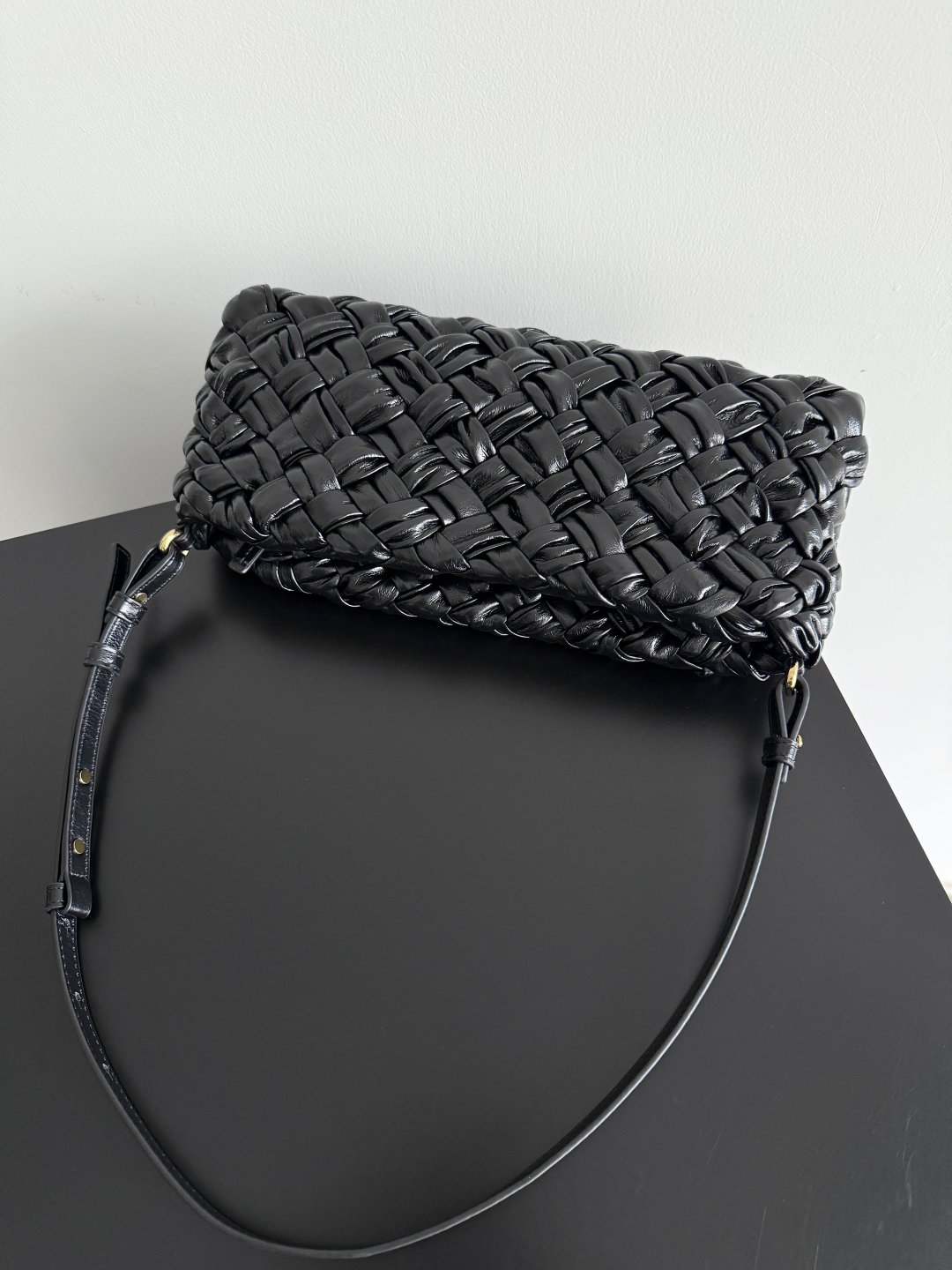 Bottega Veneta Kalimero cha cha woven handbag 785780