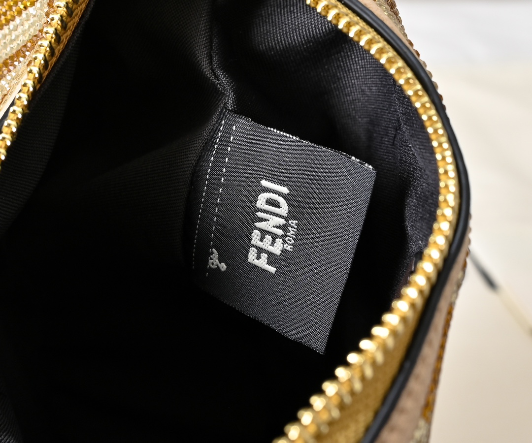 FENDI praphy underarm bag 1009