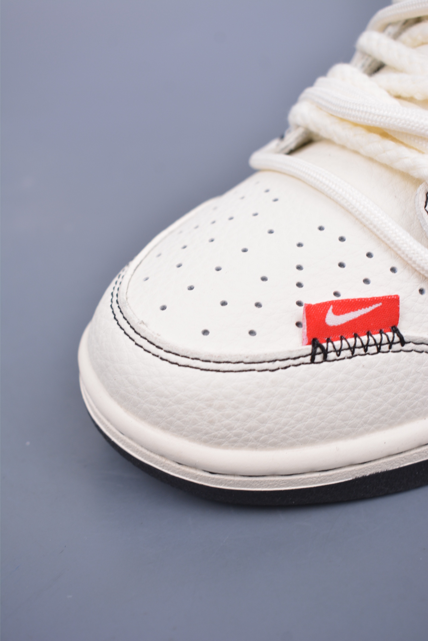 Supreme x Nike SB Dunk Low sneakers white and black YX5066-286