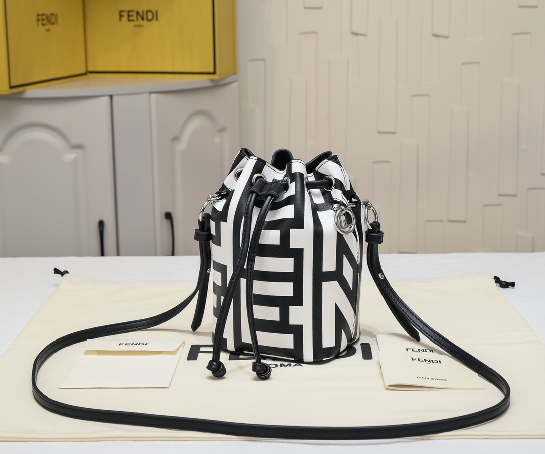 FENDI Mon Tresor Small Bucket Bag 8950