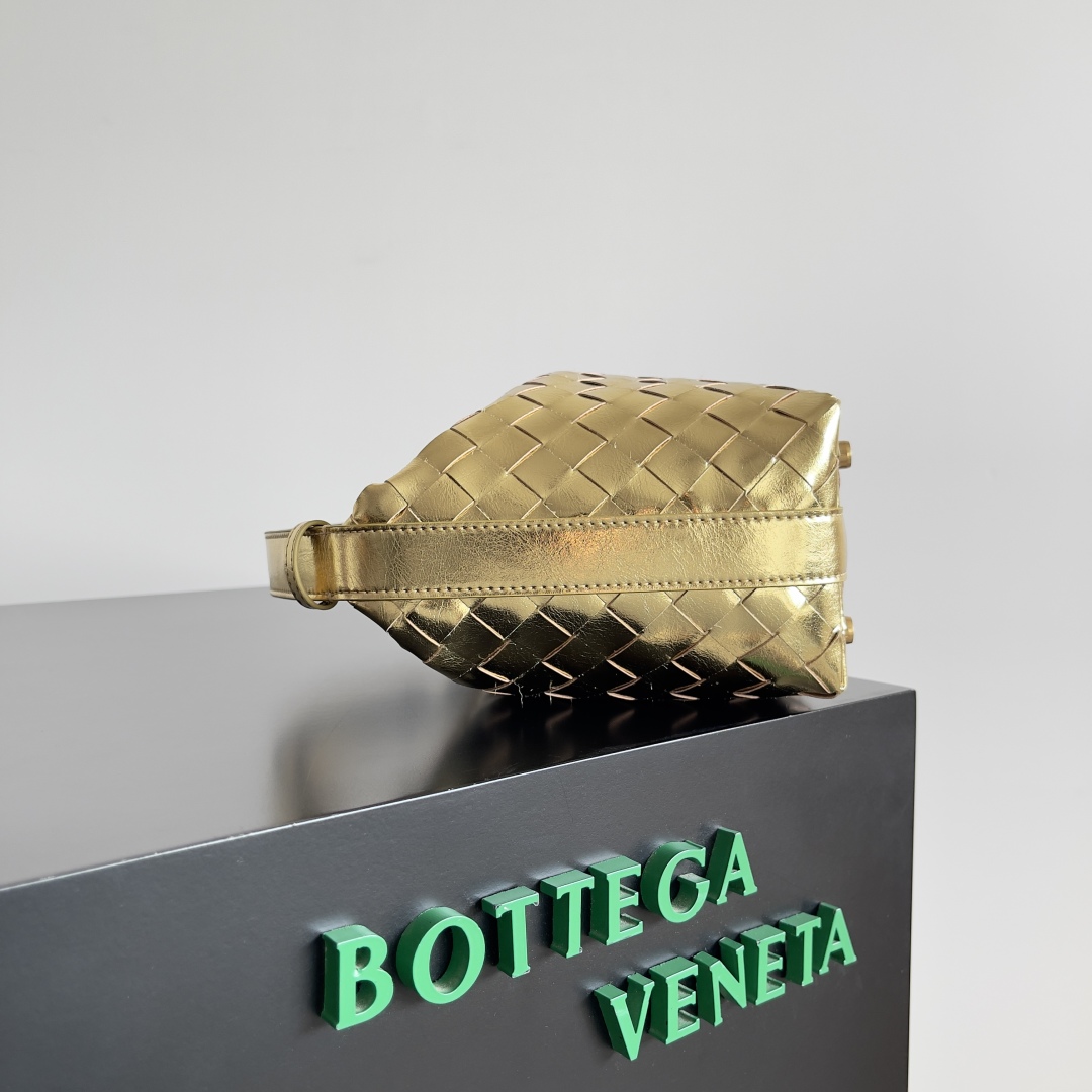 Bottega Veneta Year of the Snake Limited Edition Wallace Handbag 754443