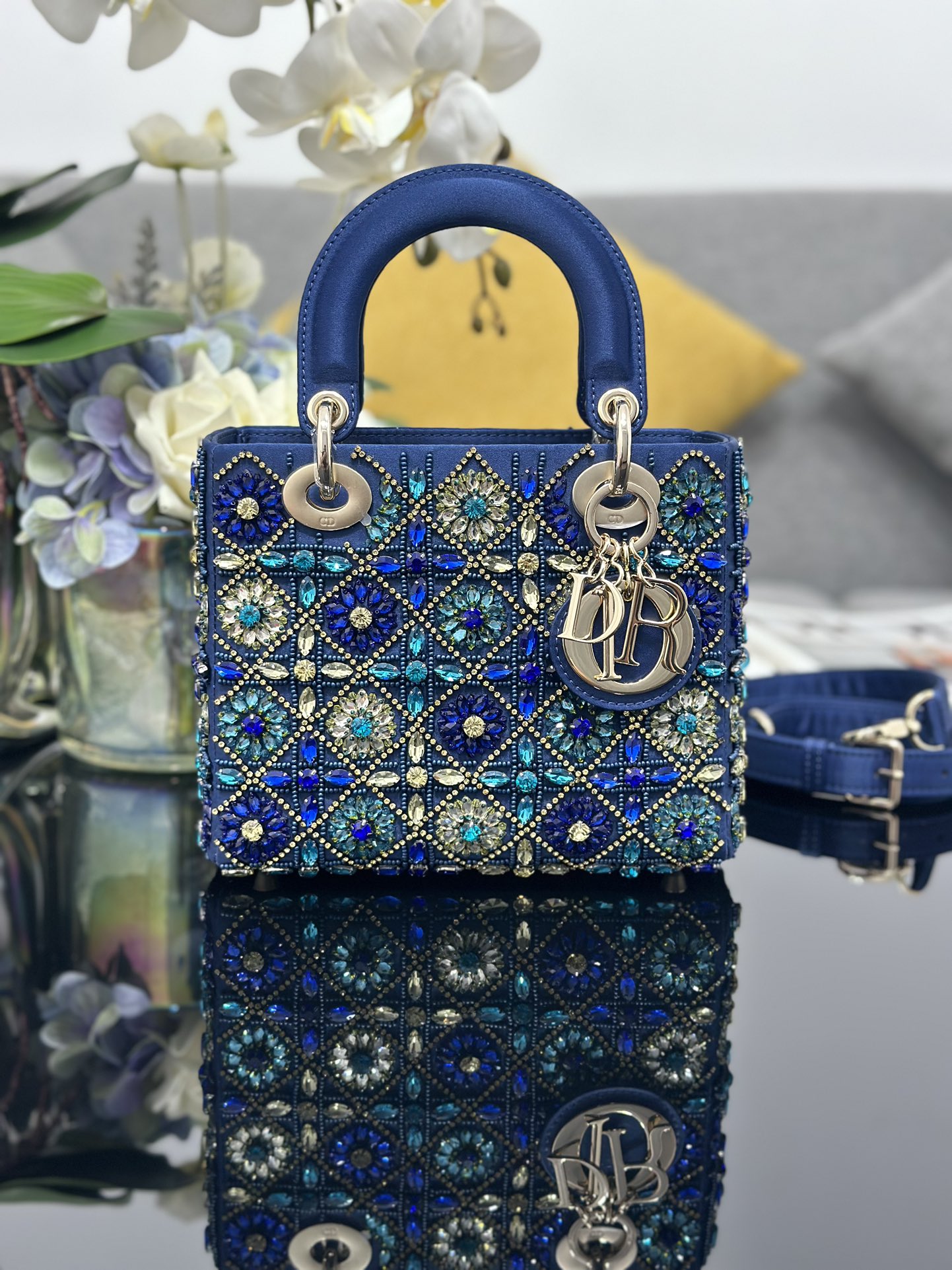 Dior Lady Dior four-grid embroidery blue diamond Lady Dior bag M0538