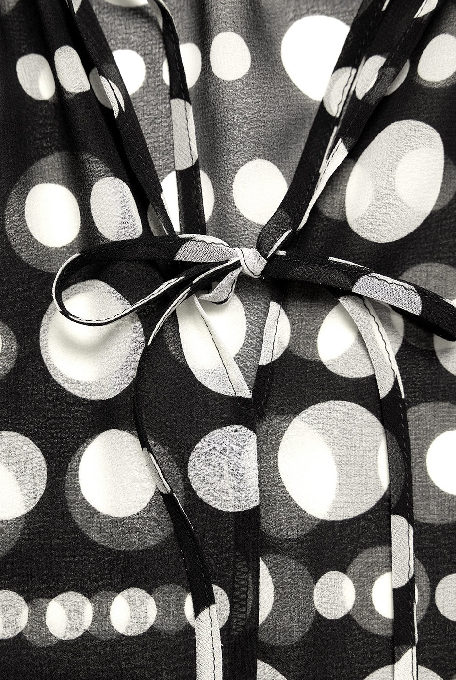 Blusa con lunares y manga larga