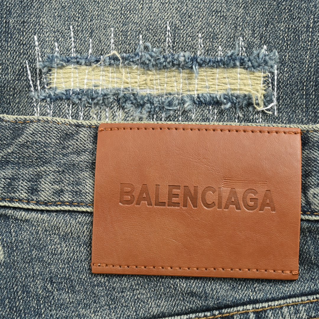 Balenciaga 23Fw all over printed distressed washed jeans