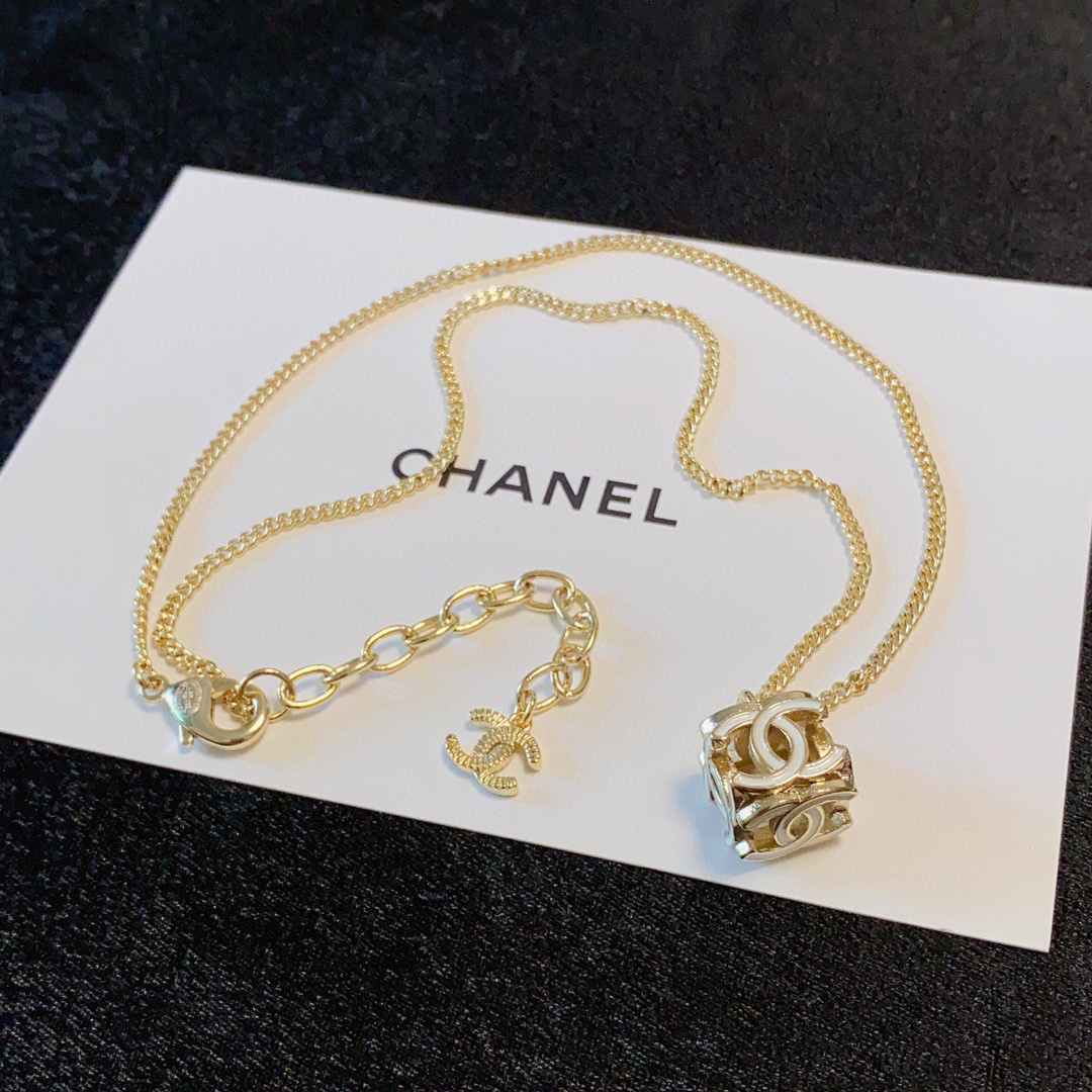 Chanel new square hollow necklace