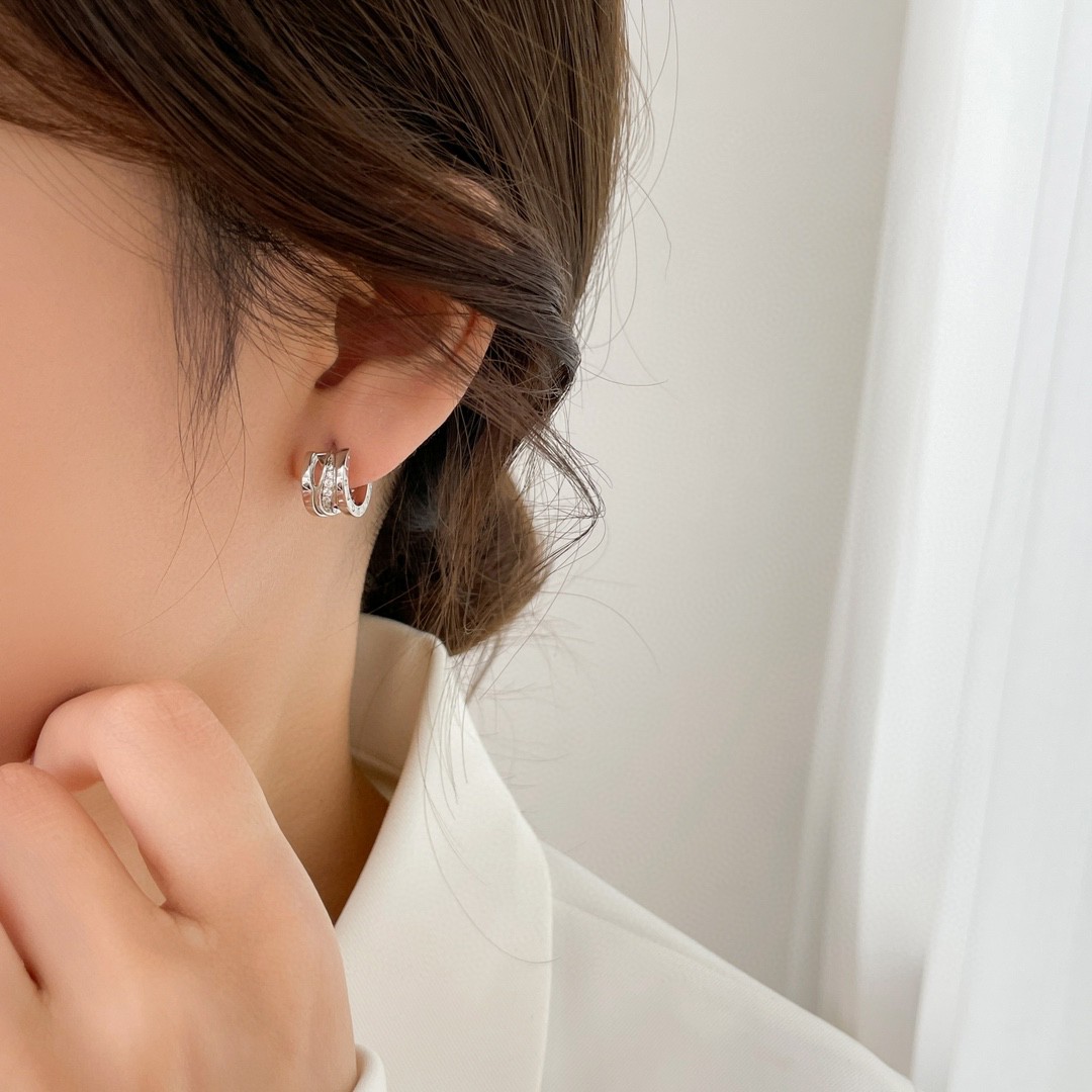 Bulgari B.ZERO1 series hollow diamond earrings