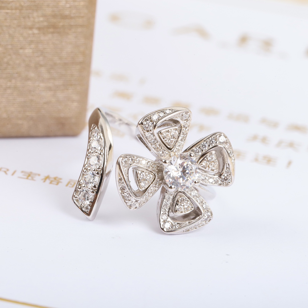 Bulgari diamond hollow flower ring