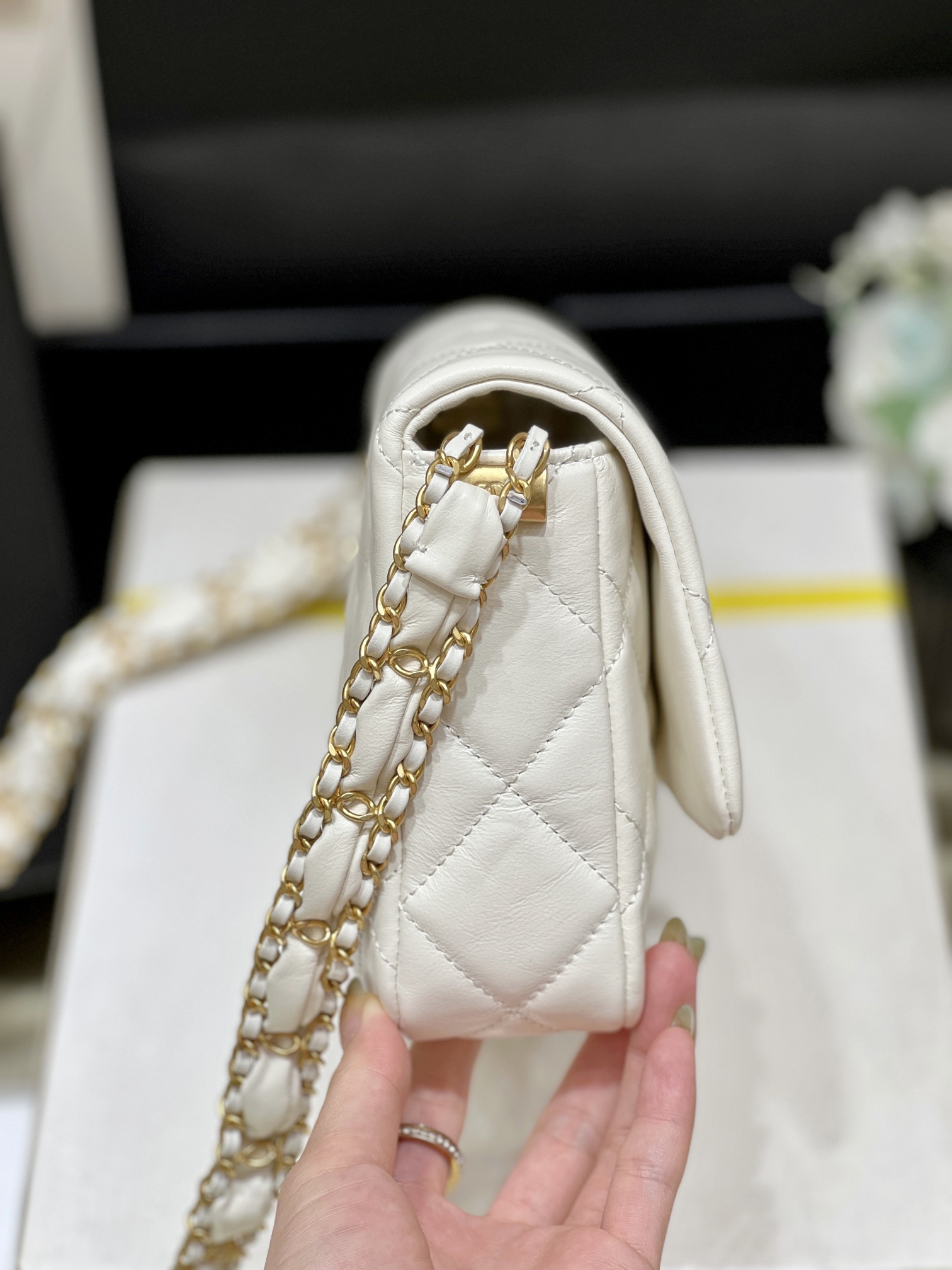 Chanel 23K Autumn and Winter Series Retro Tofu Bag AS4423